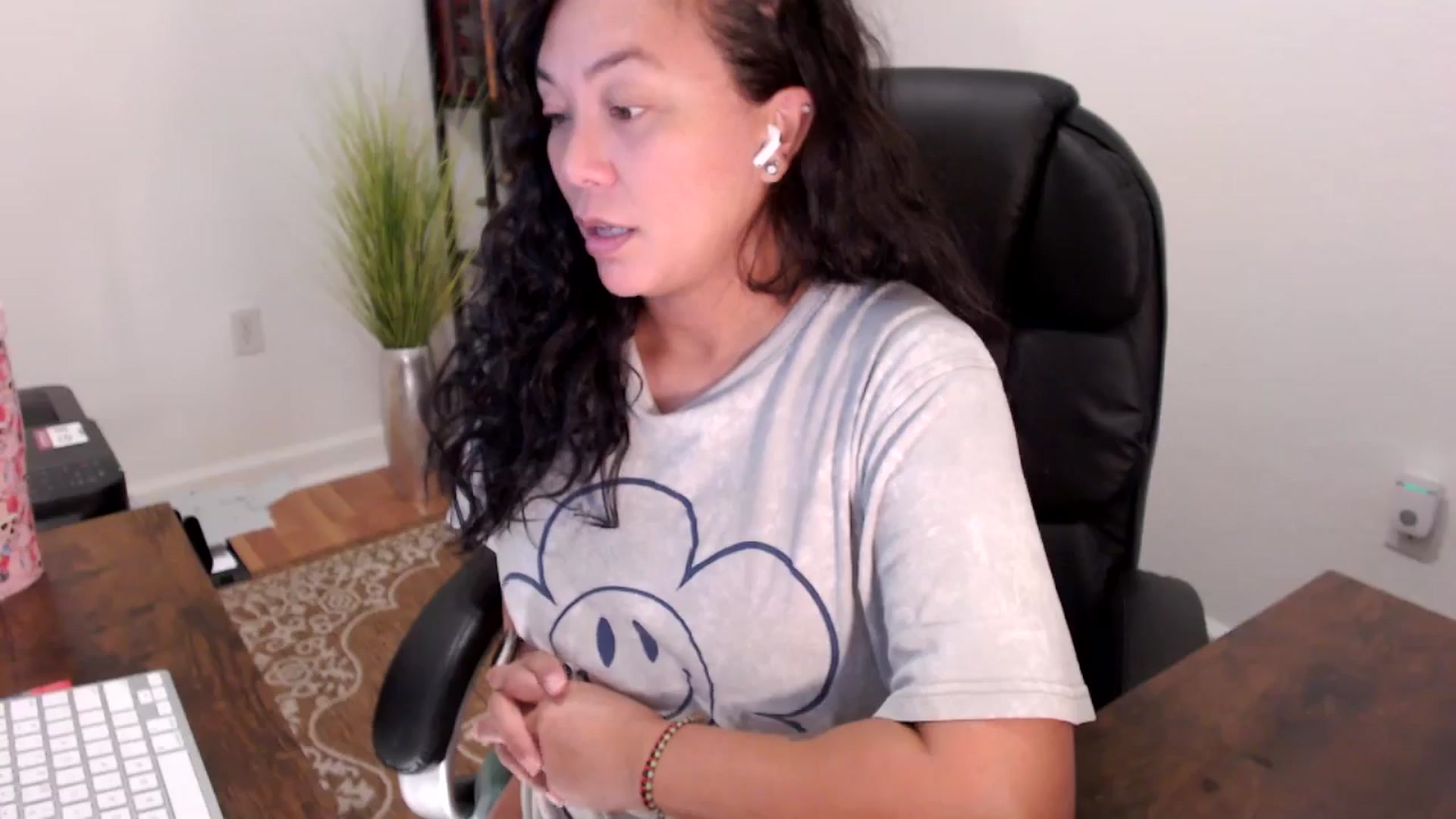 Gallery image thumbnail from MickaylaStar's myfreecams stream on, 08/15/2025, 16:37 image 19 of 20