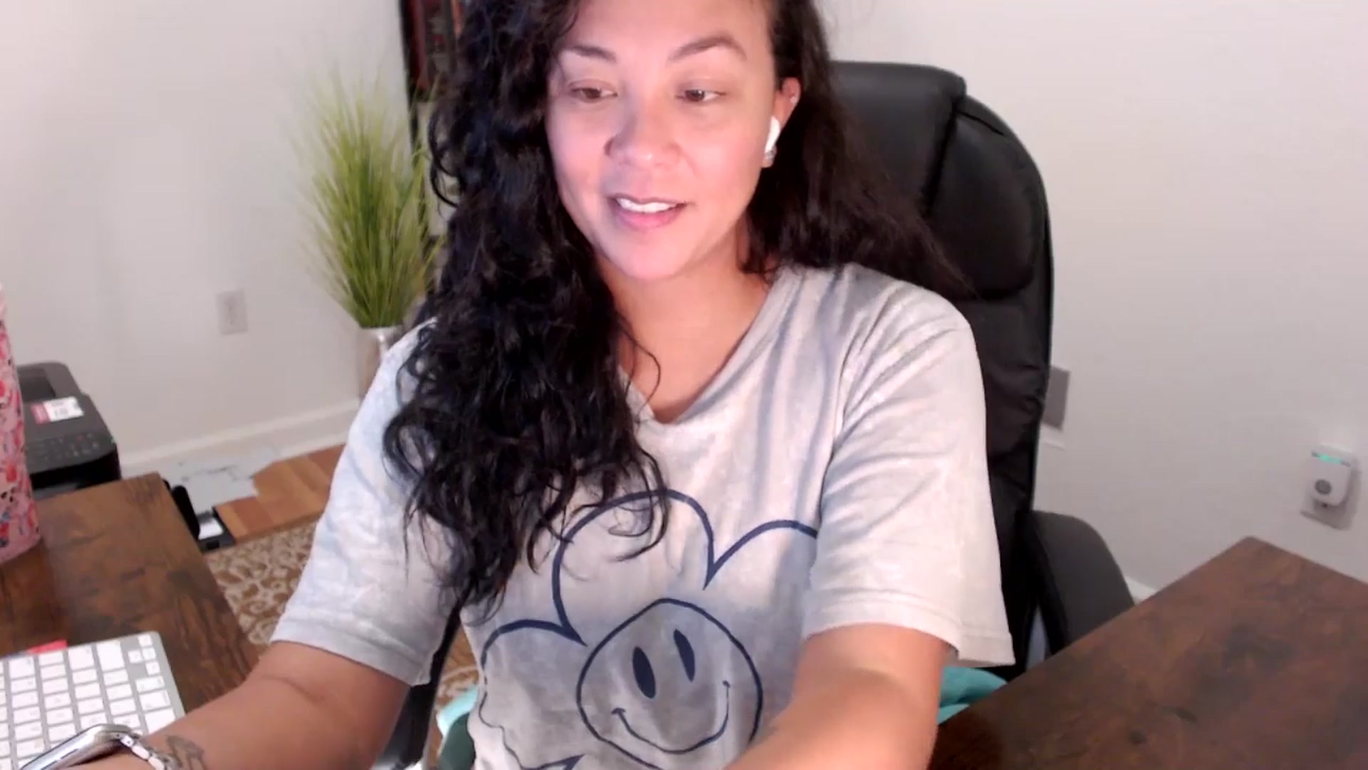 Gallery image thumbnail from MickaylaStar's myfreecams stream on, 08/15/2025, 16:37 image 16 of 20