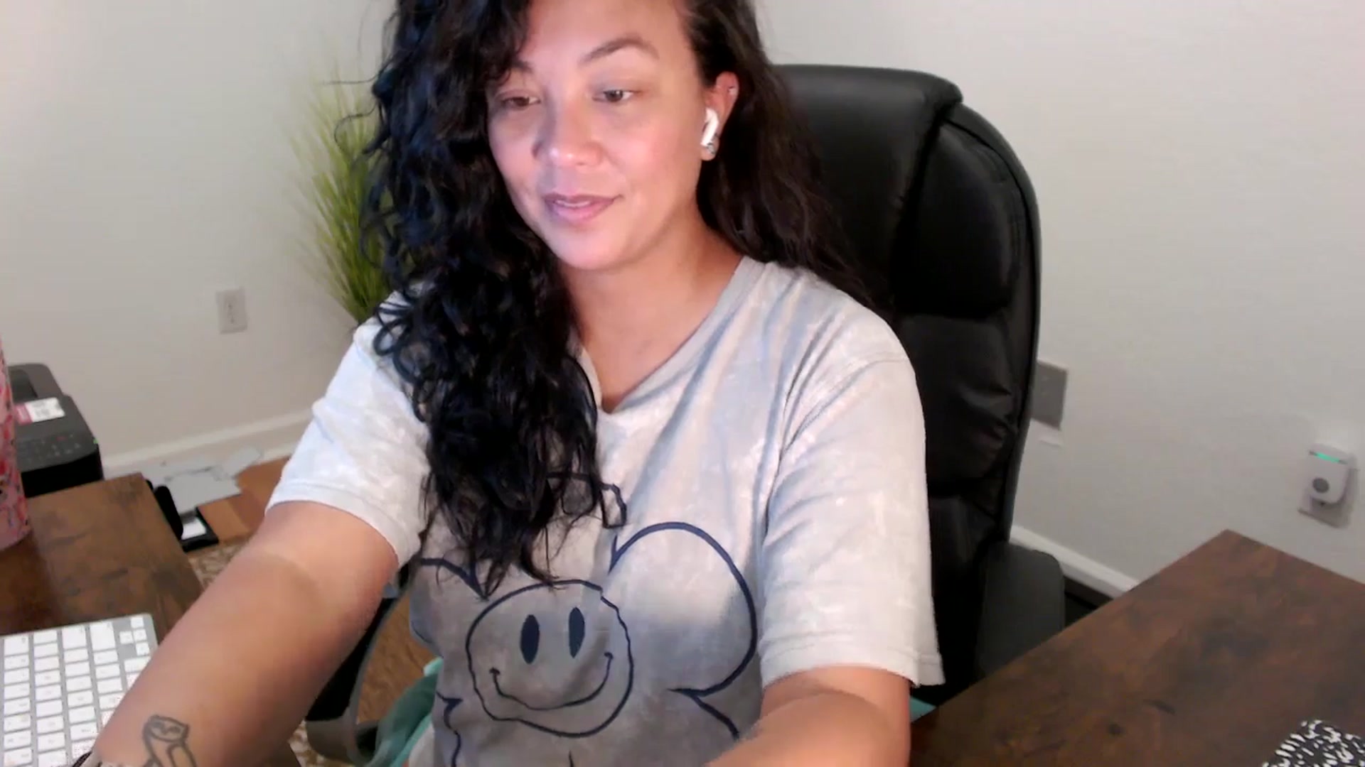 Gallery image thumbnail from MickaylaStar's myfreecams stream on, 08/15/2025, 17:51 image 14 of 20