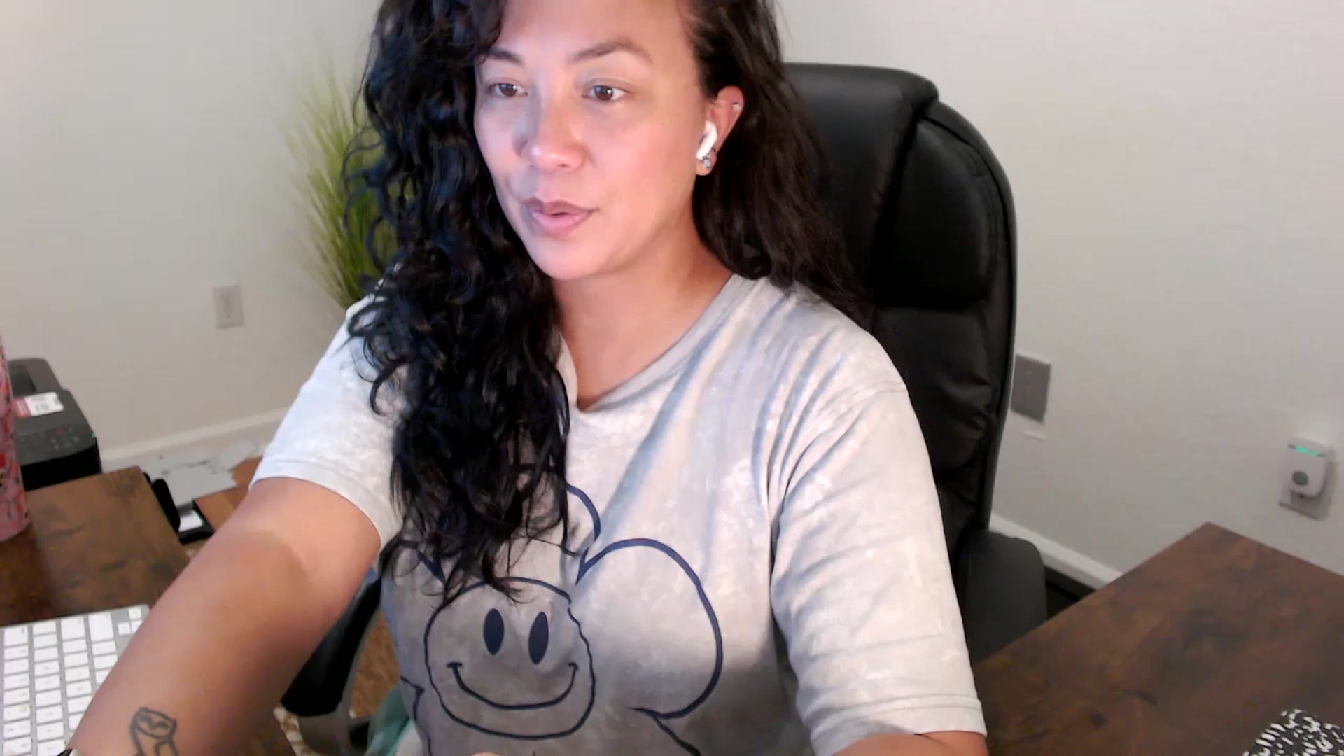 Gallery image thumbnail from MickaylaStar's myfreecams stream on, 08/15/2025, 17:51 image 10 of 20