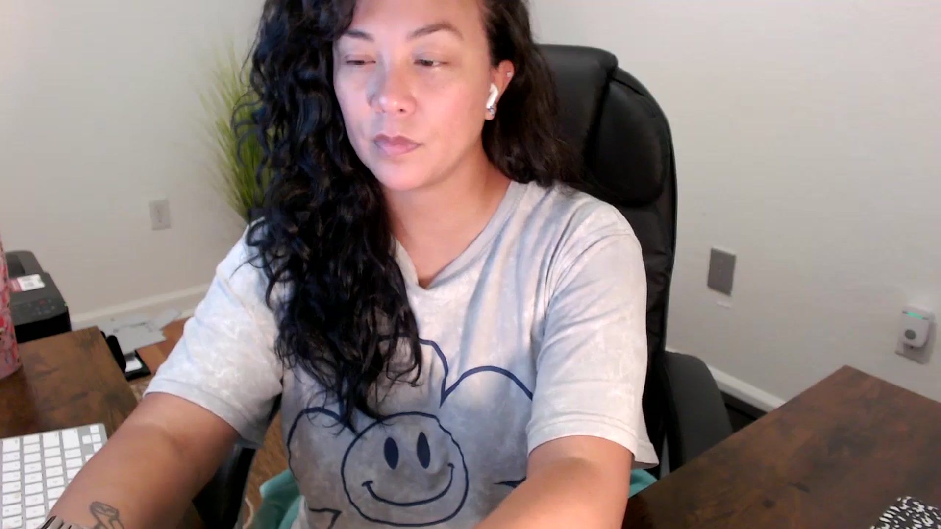 Gallery image thumbnail from MickaylaStar's myfreecams stream on, 08/15/2025, 17:51 image 7 of 20