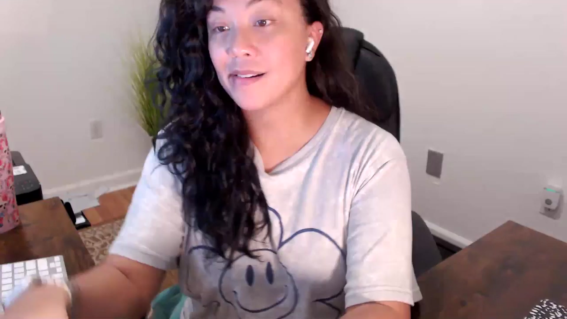 Gallery image thumbnail from MickaylaStar's myfreecams stream on, 08/15/2025, 17:51 image 1 of 20