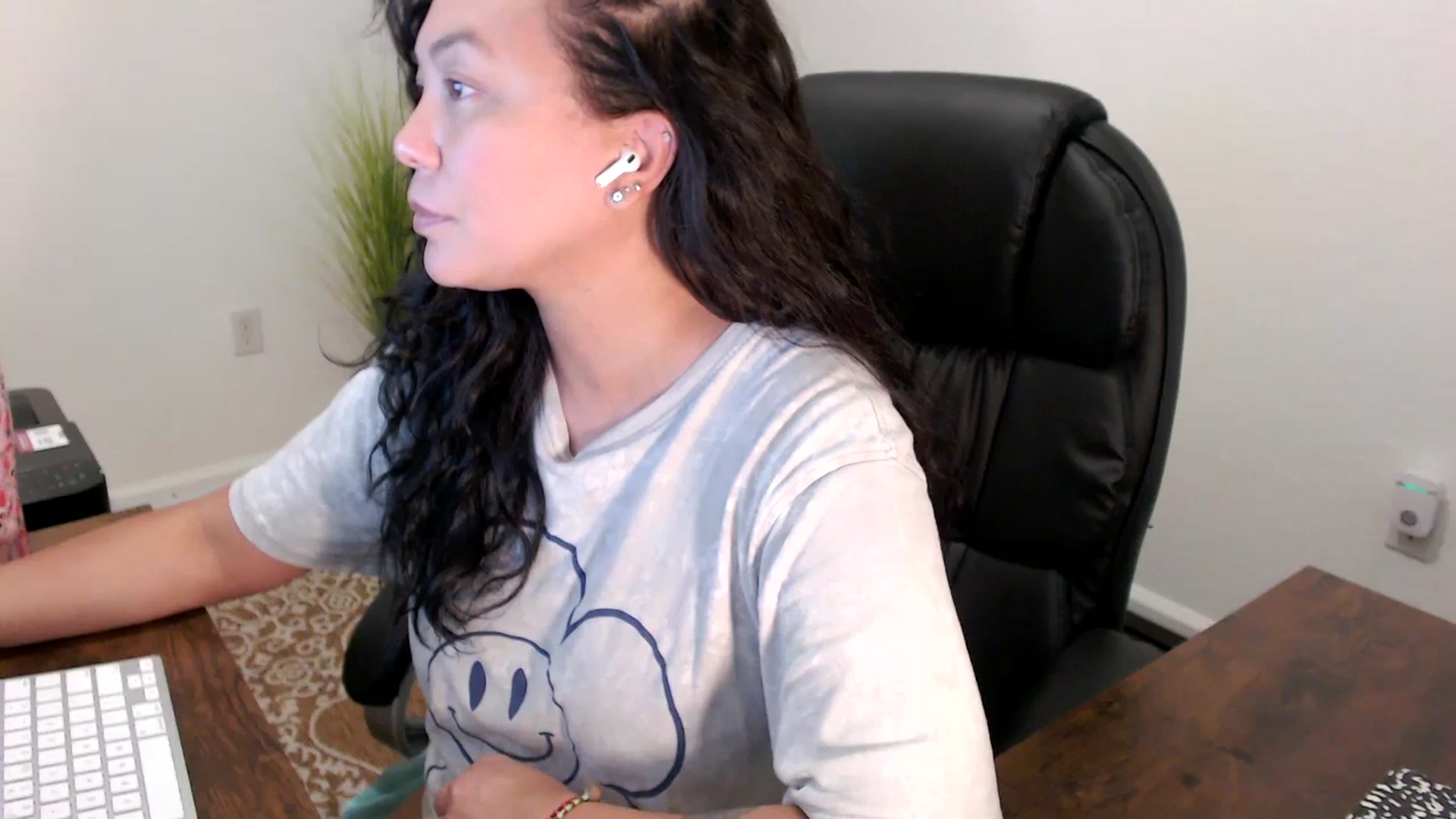 Gallery image thumbnail from MickaylaStar's myfreecams stream on, 08/15/2025, 17:51 image 4 of 20