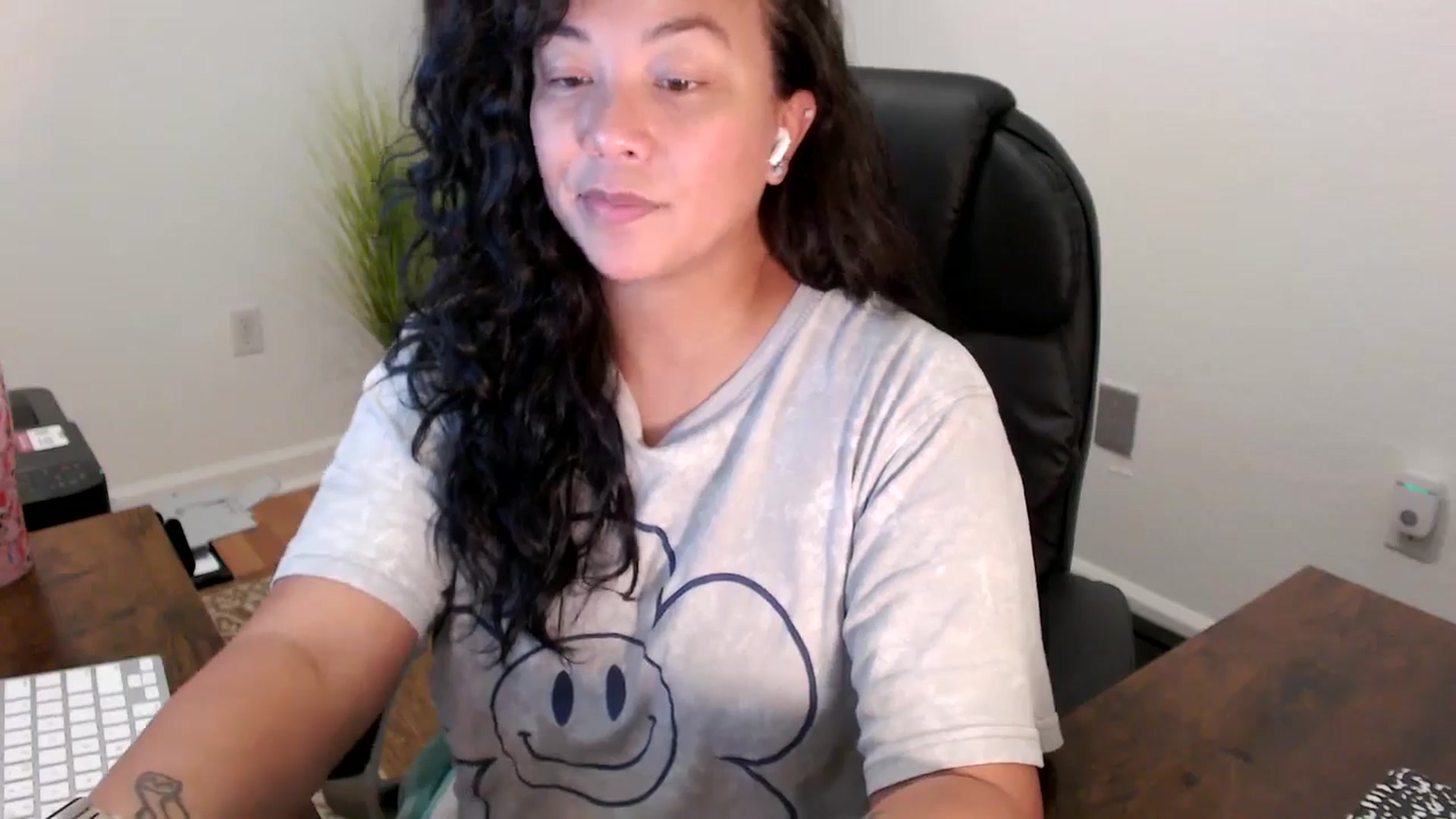 Gallery image thumbnail from MickaylaStar's myfreecams stream on, 08/15/2025, 17:51 image 11 of 20
