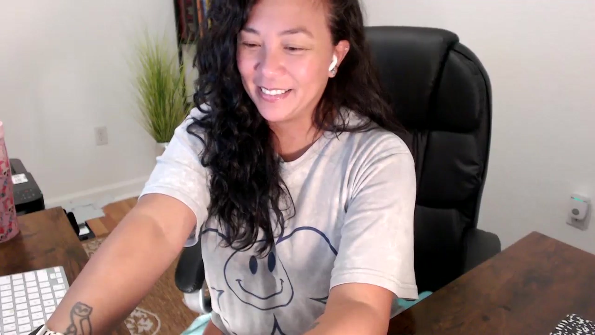 Gallery image thumbnail from MickaylaStar's myfreecams stream on, 08/15/2025, 18:38 image 5 of 20