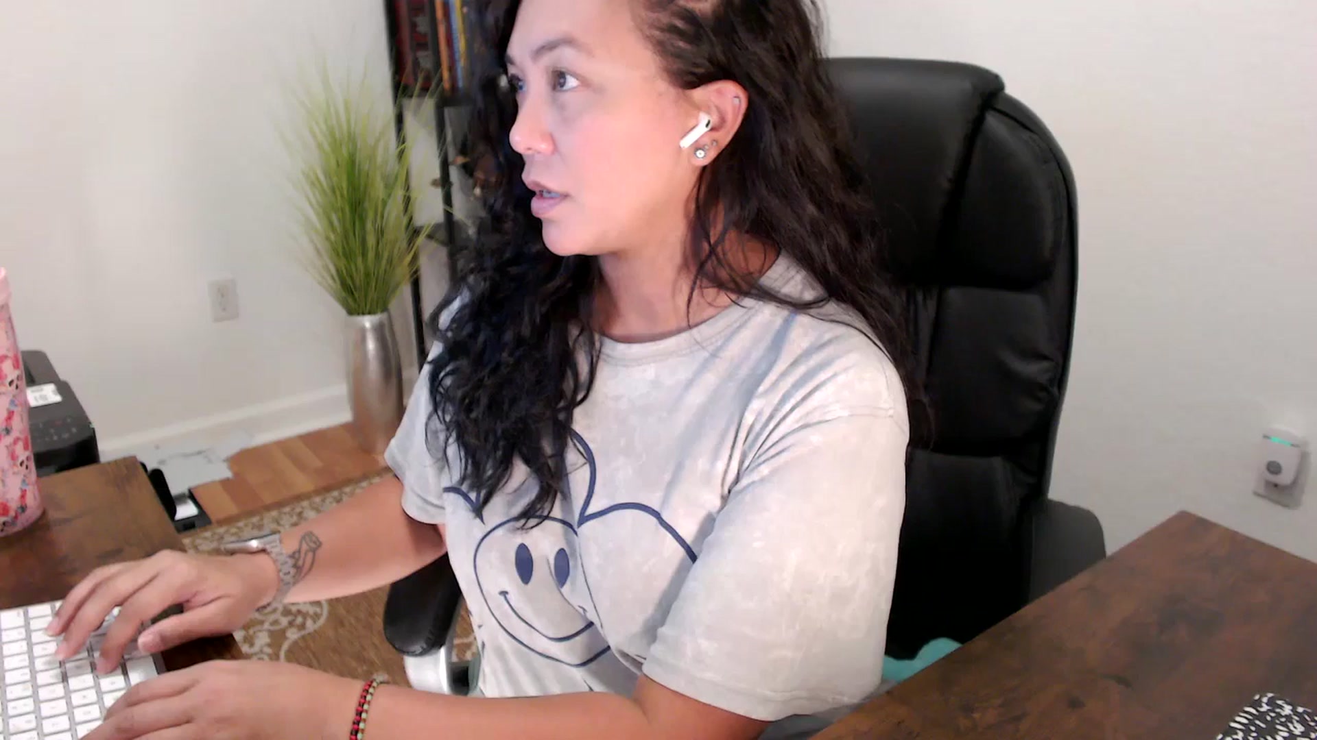 Gallery image thumbnail from MickaylaStar's myfreecams stream on, 08/15/2025, 18:38 image 2 of 20
