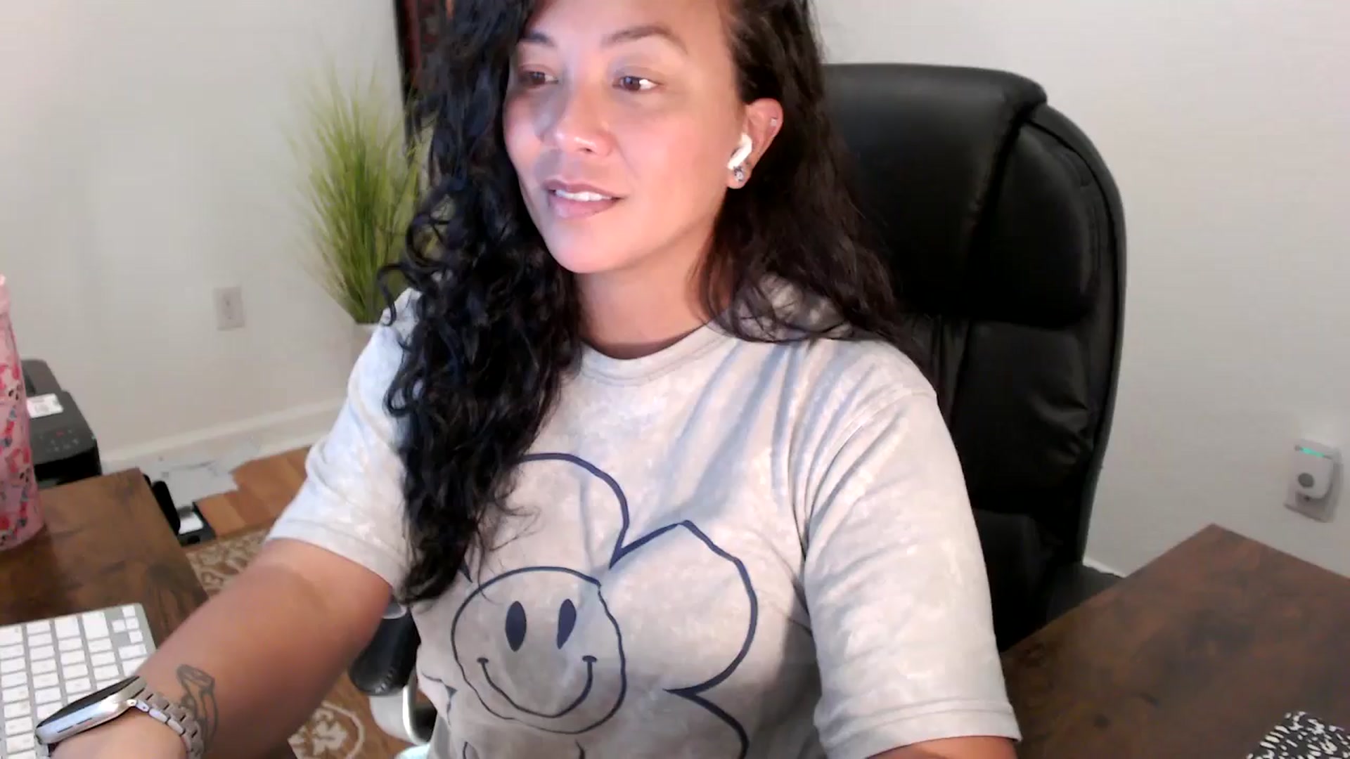 Gallery image thumbnail from MickaylaStar's myfreecams stream on, 08/15/2025, 18:38 image 20 of 20