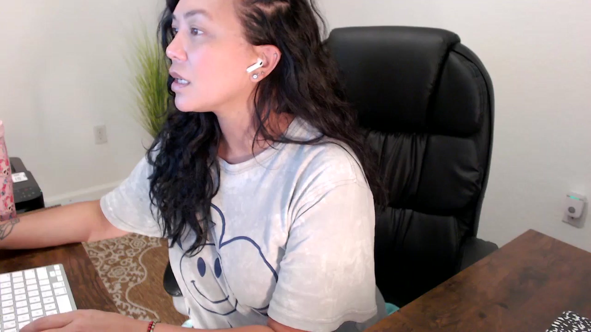Gallery image thumbnail from MickaylaStar's myfreecams stream on, 08/15/2025, 18:38 image 7 of 20
