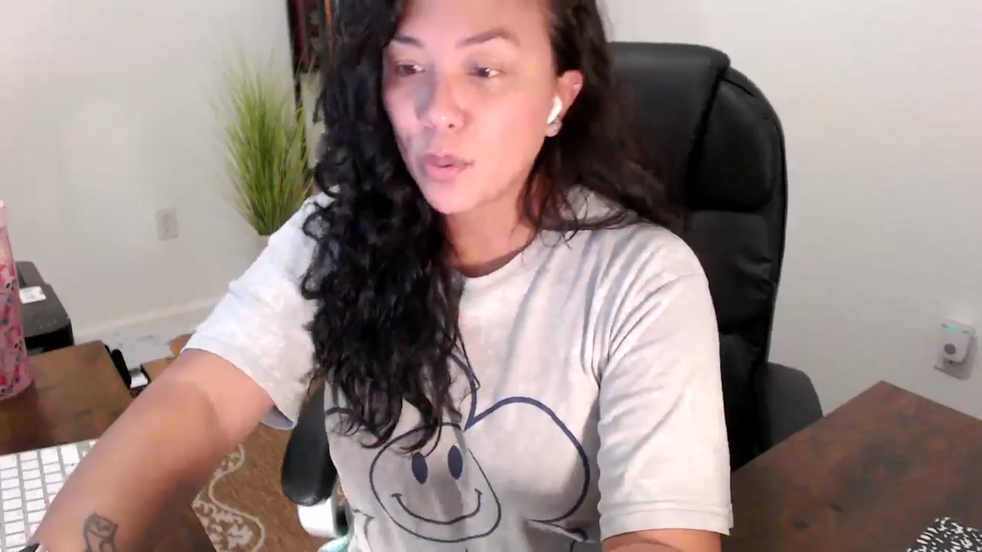 Gallery image thumbnail from MickaylaStar's myfreecams stream on, 08/15/2025, 18:38 image 4 of 20