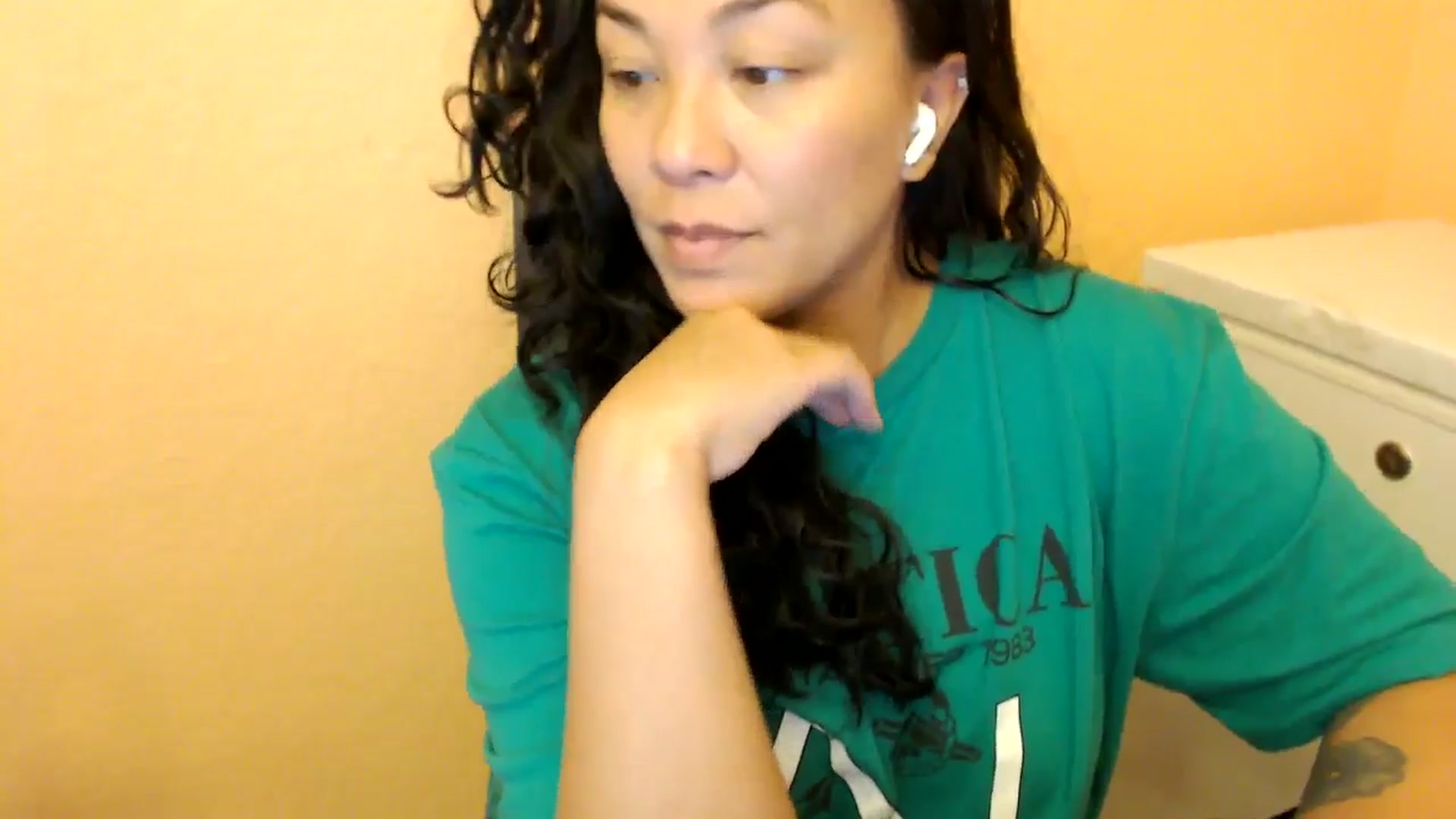 Gallery image thumbnail from MickaylaStar's myfreecams stream on, 08/17/2025, 17:07 image 3 of 20