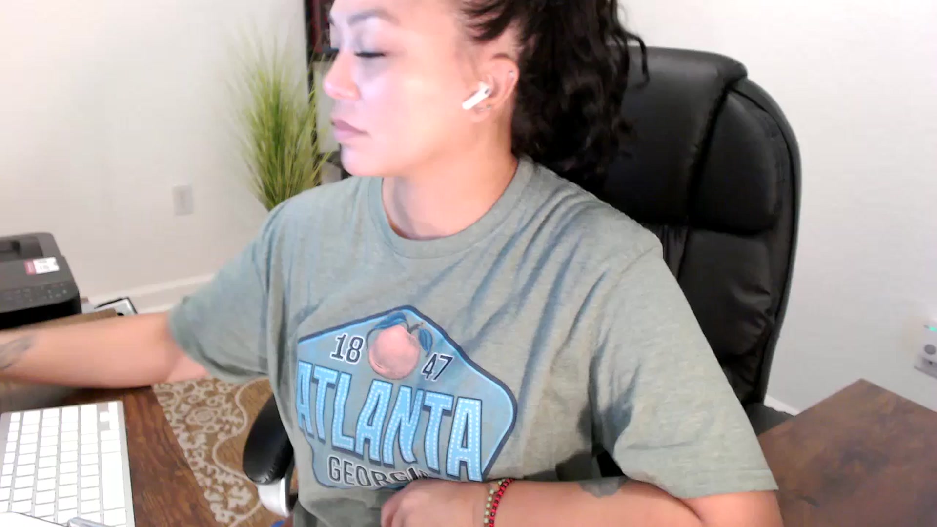 Gallery image thumbnail from MickaylaStar's myfreecams stream on, 08/18/2025, 14:16 image 3 of 20
