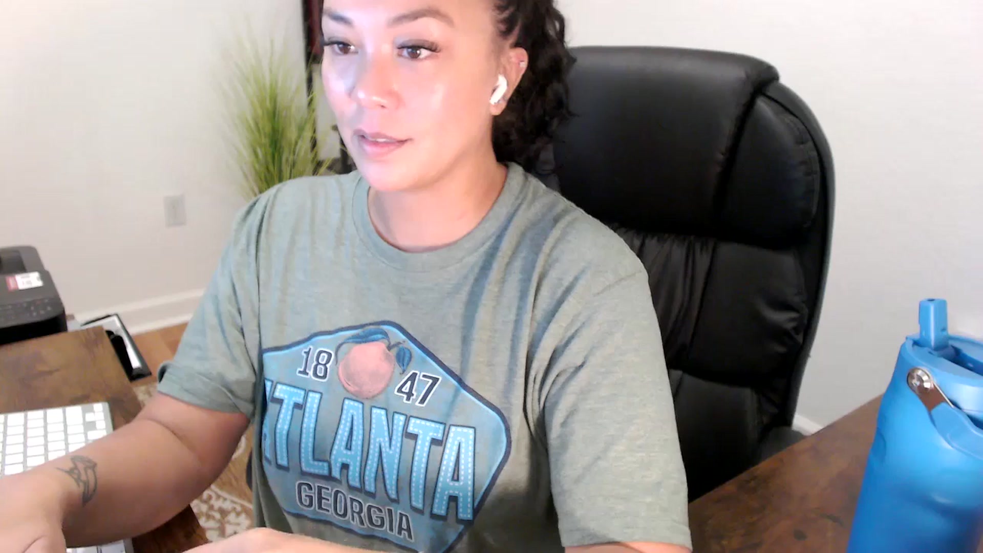 Gallery image thumbnail from MickaylaStar's myfreecams stream on, 08/18/2025, 14:16 image 16 of 20