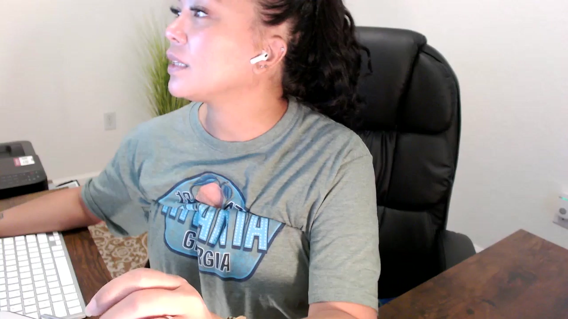 Gallery image thumbnail from MickaylaStar's myfreecams stream on, 08/18/2025, 14:16 image 7 of 20