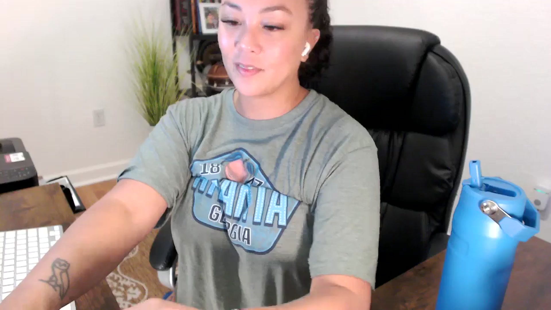 Gallery image thumbnail from MickaylaStar's myfreecams stream on, 08/18/2025, 14:16 image 13 of 20