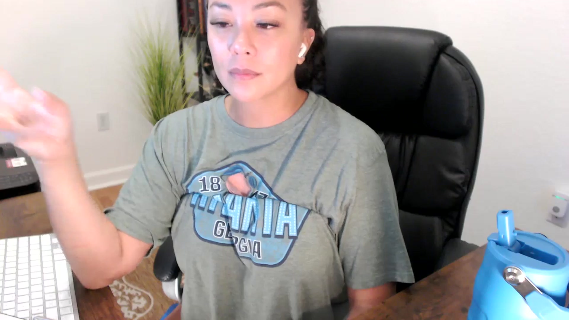 Gallery image thumbnail from MickaylaStar's myfreecams stream on, 08/18/2025, 14:16 image 10 of 20