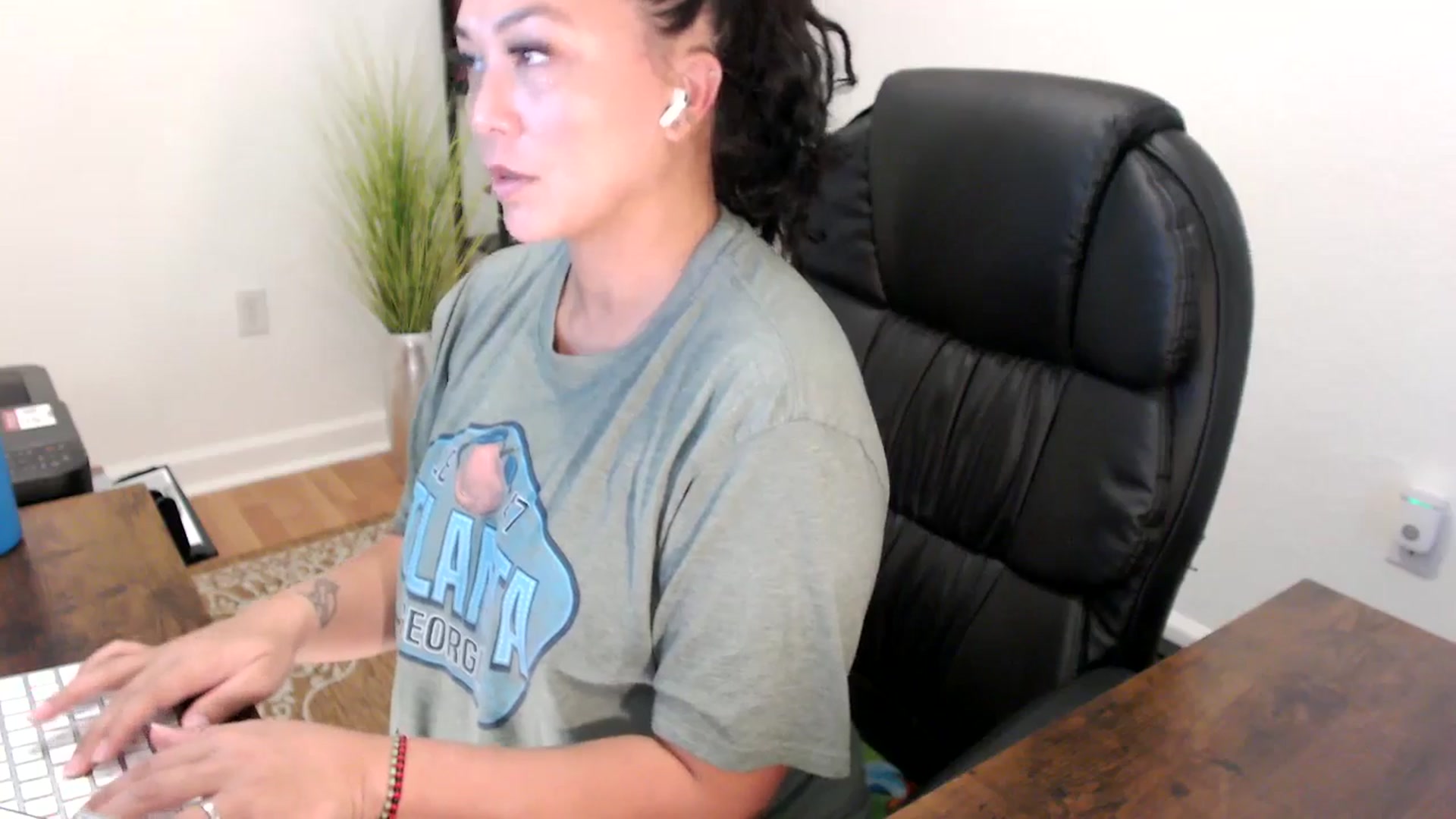 Gallery image thumbnail from MickaylaStar's myfreecams stream on, 08/18/2025, 14:55 image 9 of 20