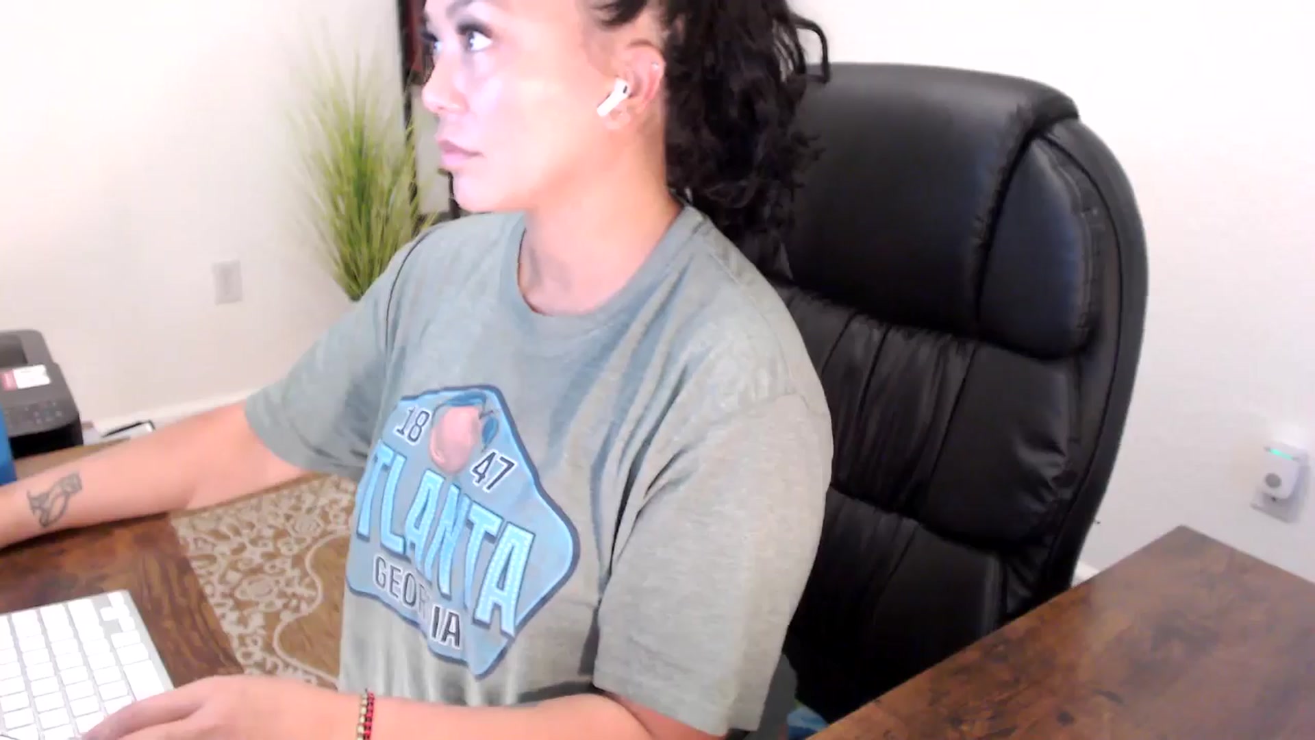Gallery image thumbnail from MickaylaStar's myfreecams stream on, 08/18/2025, 14:55 image 16 of 20