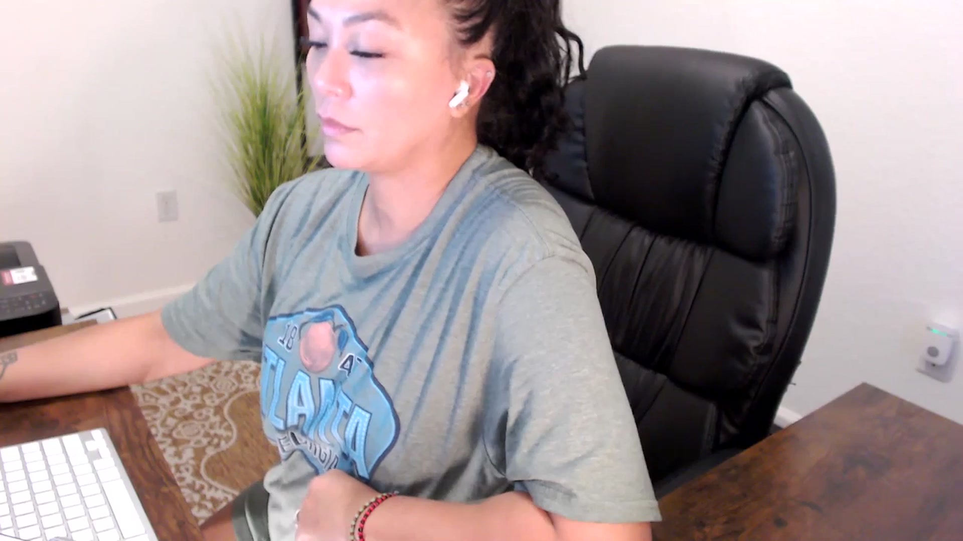 Gallery image thumbnail from MickaylaStar's myfreecams stream on, 08/18/2025, 14:55 image 6 of 20