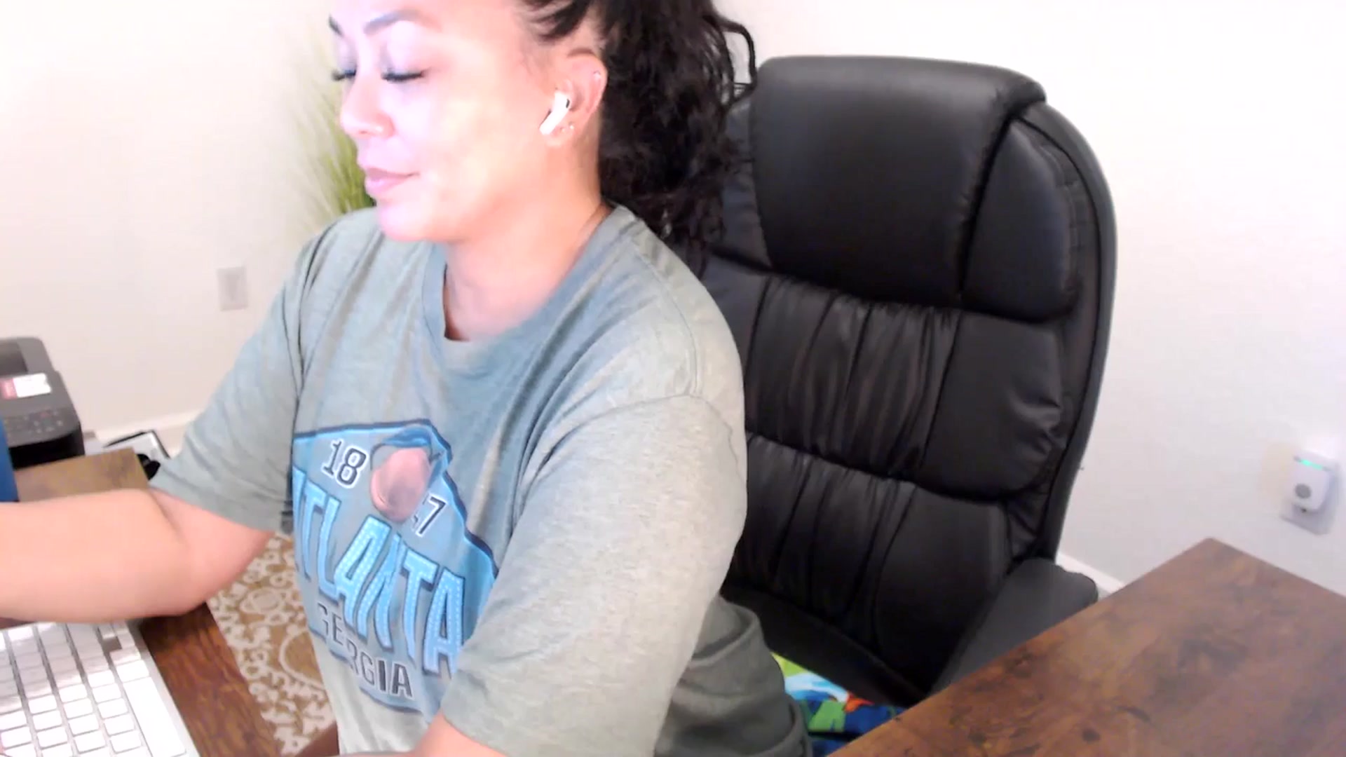 Gallery image thumbnail from MickaylaStar's myfreecams stream on, 08/18/2025, 15:13 image 6 of 20