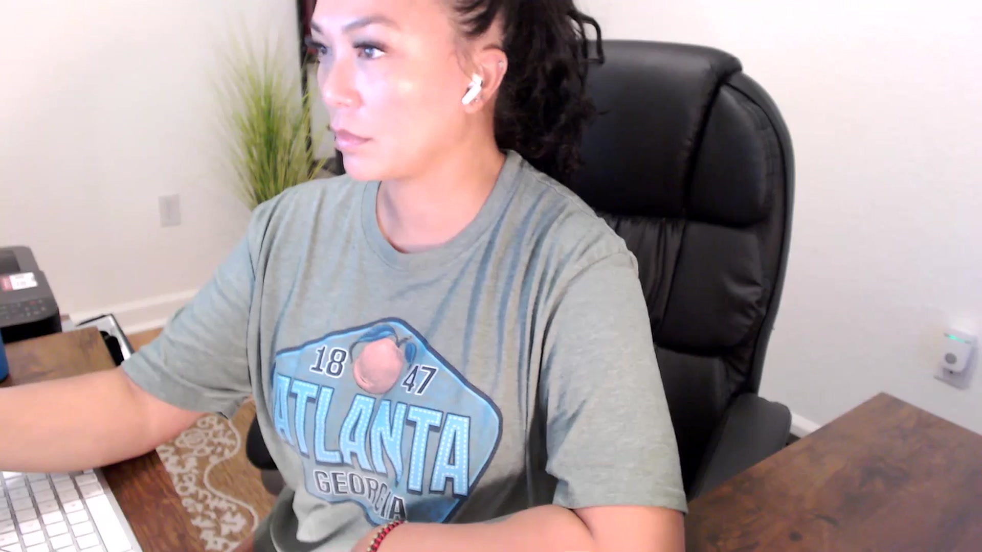 Gallery image thumbnail from MickaylaStar's myfreecams stream on, 08/18/2025, 15:13 image 18 of 20