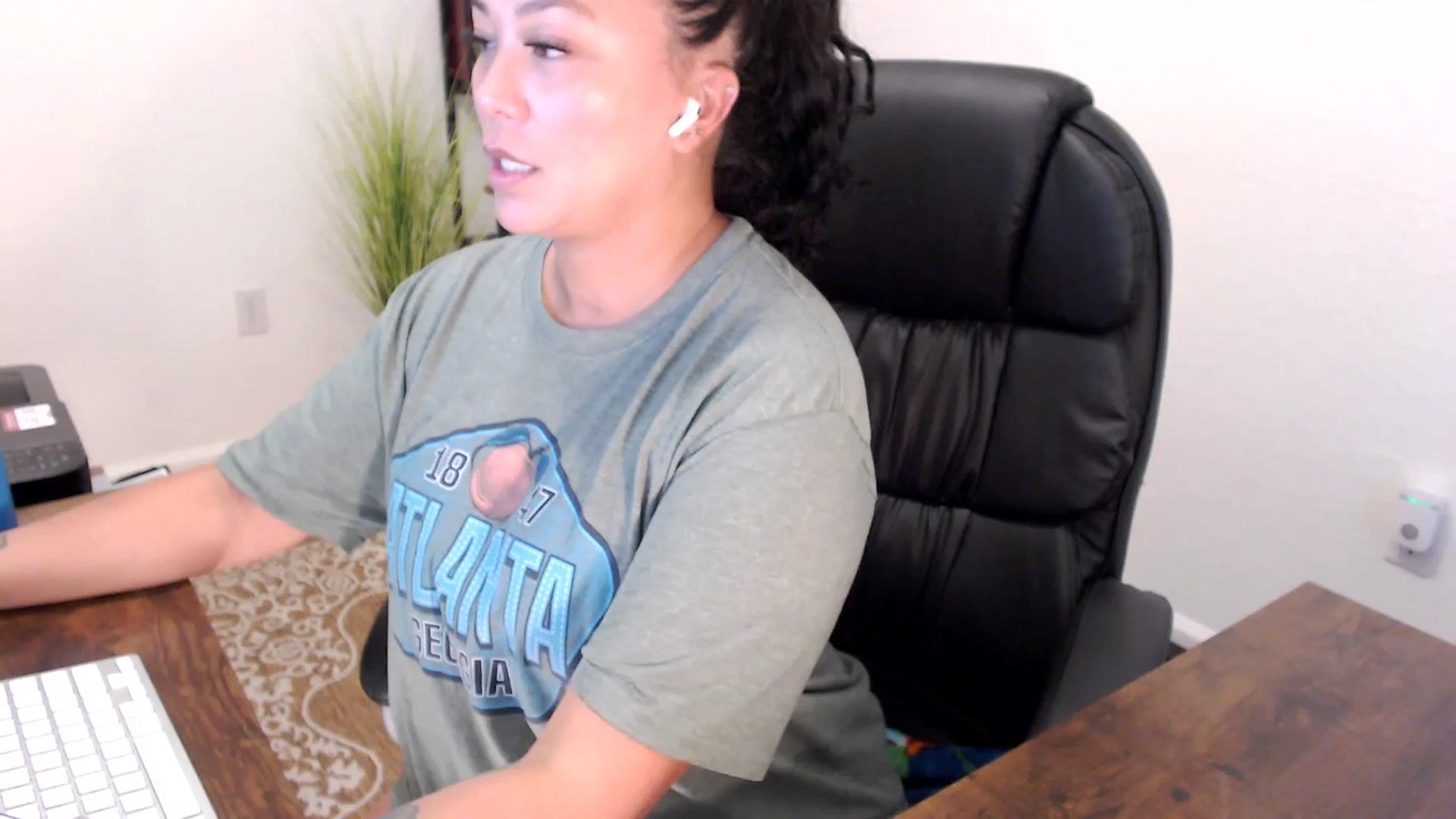 Gallery image thumbnail from MickaylaStar's myfreecams stream on, 08/18/2025, 15:13 image 1 of 20