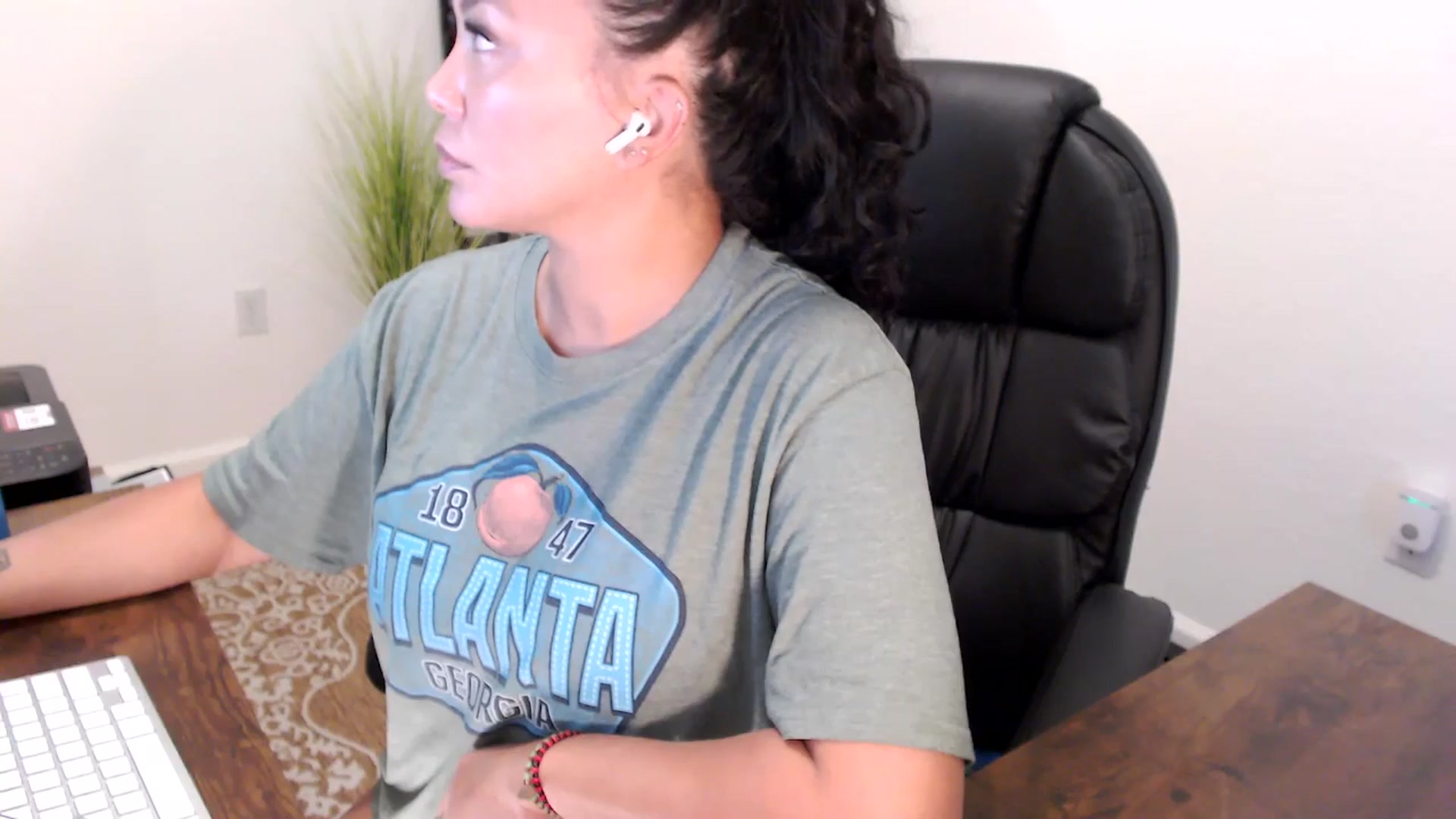Gallery image thumbnail from MickaylaStar's myfreecams stream on, 08/18/2025, 15:13 image 17 of 20