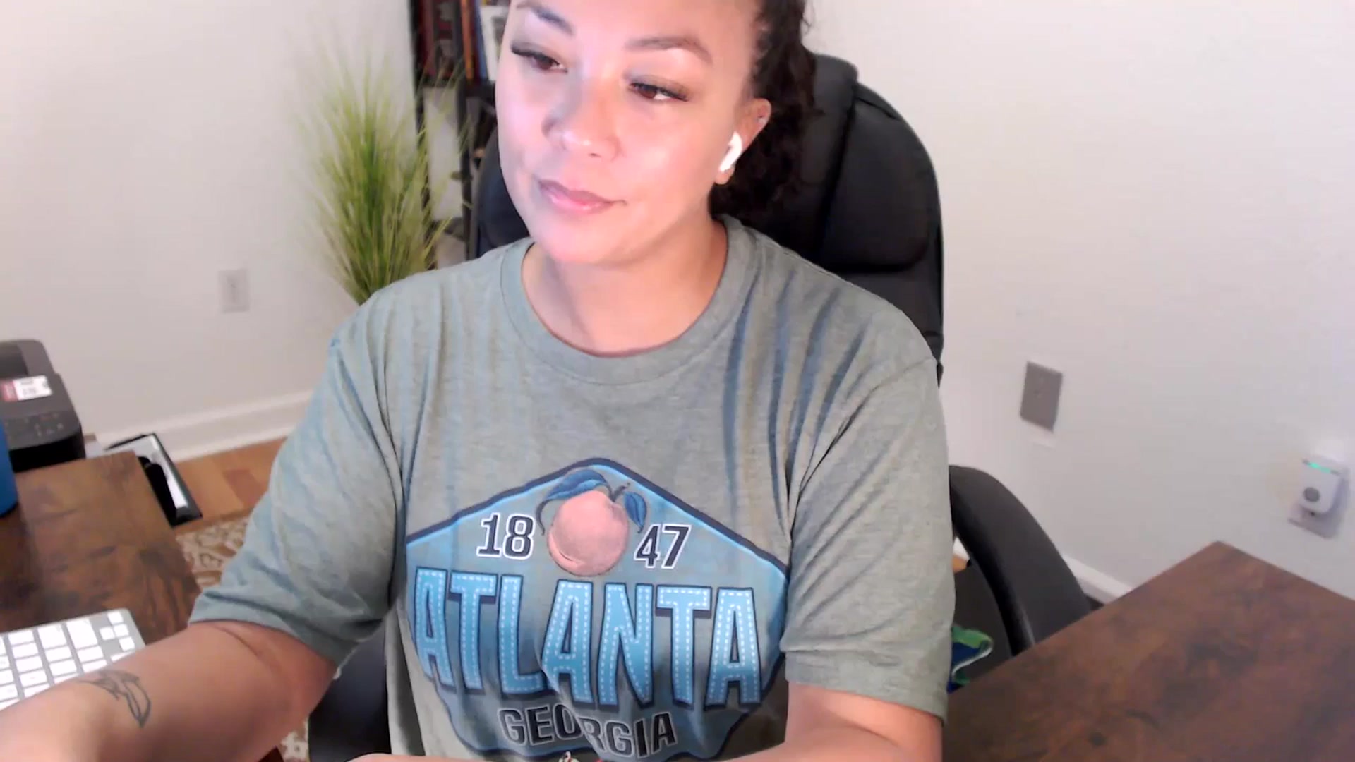 Gallery image thumbnail from MickaylaStar's myfreecams stream on, 08/18/2025, 15:13 image 2 of 20