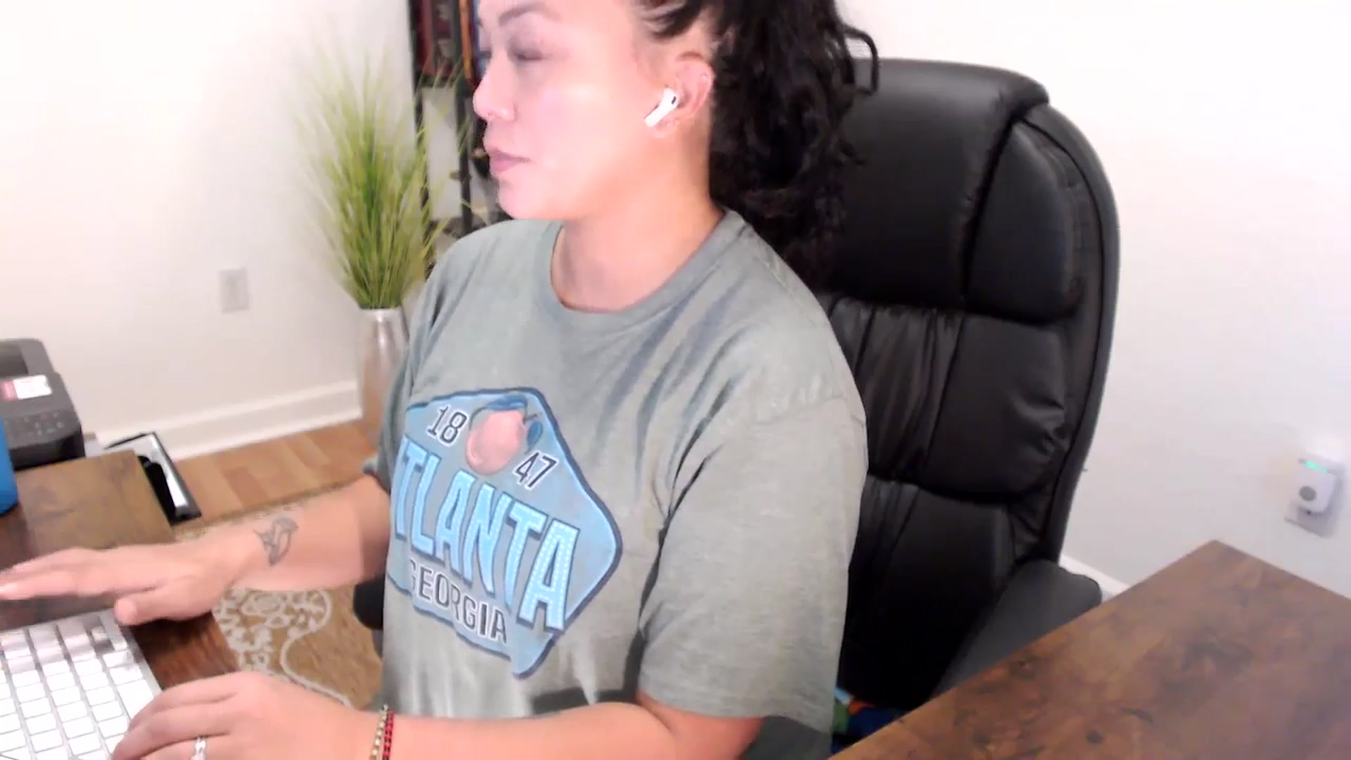 Gallery image thumbnail from MickaylaStar's myfreecams stream on, 08/18/2025, 15:13 image 8 of 20