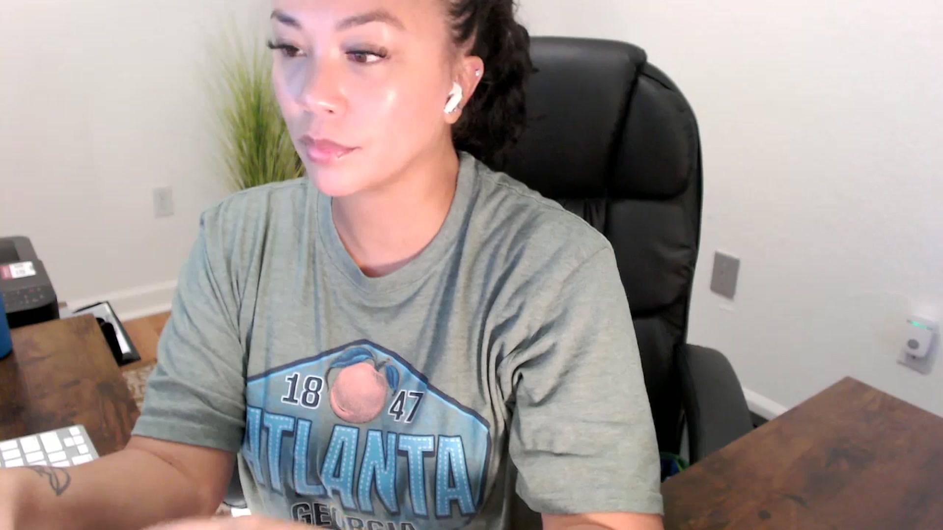 Gallery image thumbnail from MickaylaStar's myfreecams stream on, 08/18/2025, 15:13 image 9 of 20
