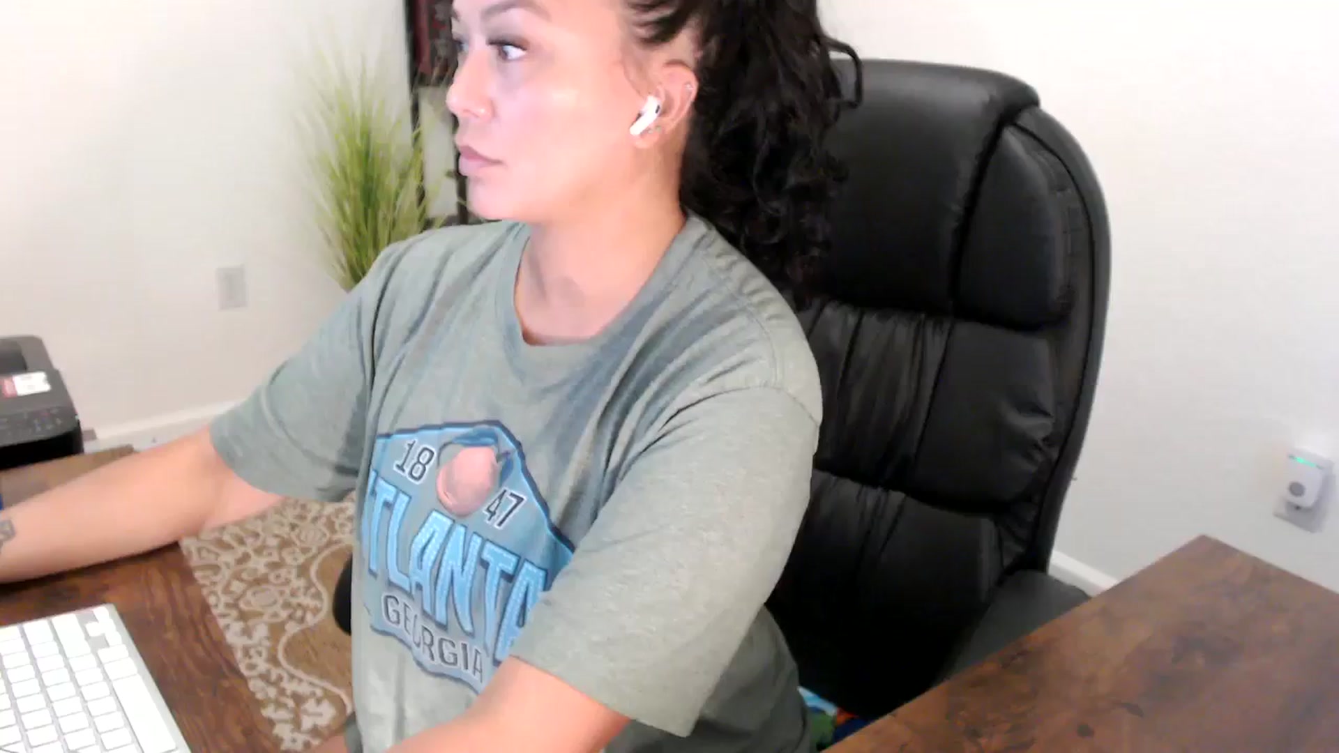 Gallery image thumbnail from MickaylaStar's myfreecams stream on, 08/18/2025, 15:37 image 20 of 20