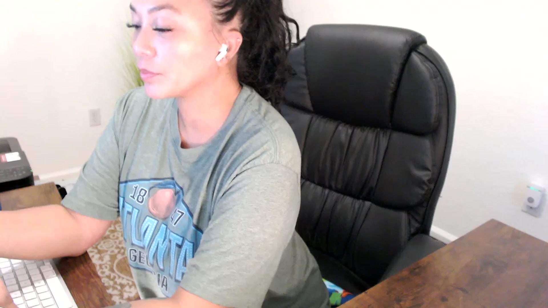 Gallery image thumbnail from MickaylaStar's myfreecams stream on, 08/18/2025, 15:37 image 18 of 20