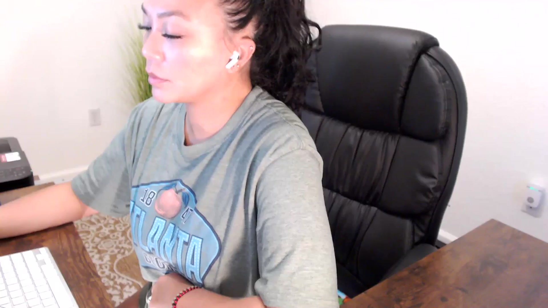 Gallery image thumbnail from MickaylaStar's myfreecams stream on, 08/18/2025, 15:37 image 11 of 20