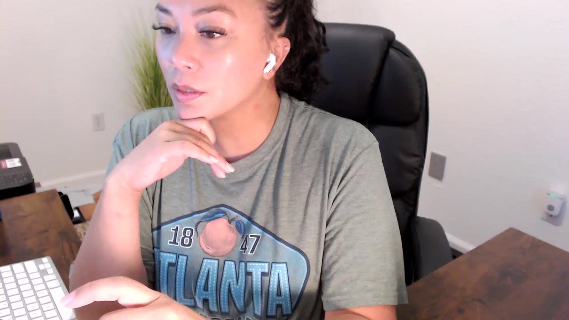 Gallery image thumbnail from MickaylaStar's myfreecams stream on, 08/18/2025, 15:37 image 6 of 20