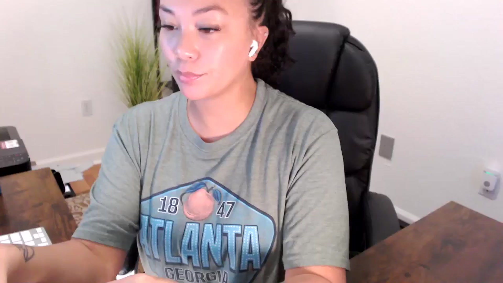 Gallery image thumbnail from MickaylaStar's myfreecams stream on, 08/18/2025, 15:37 image 12 of 20