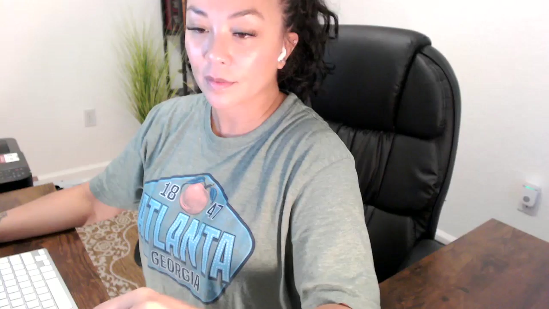 Gallery image thumbnail from MickaylaStar's myfreecams stream on, 08/18/2025, 16:38 image 8 of 20