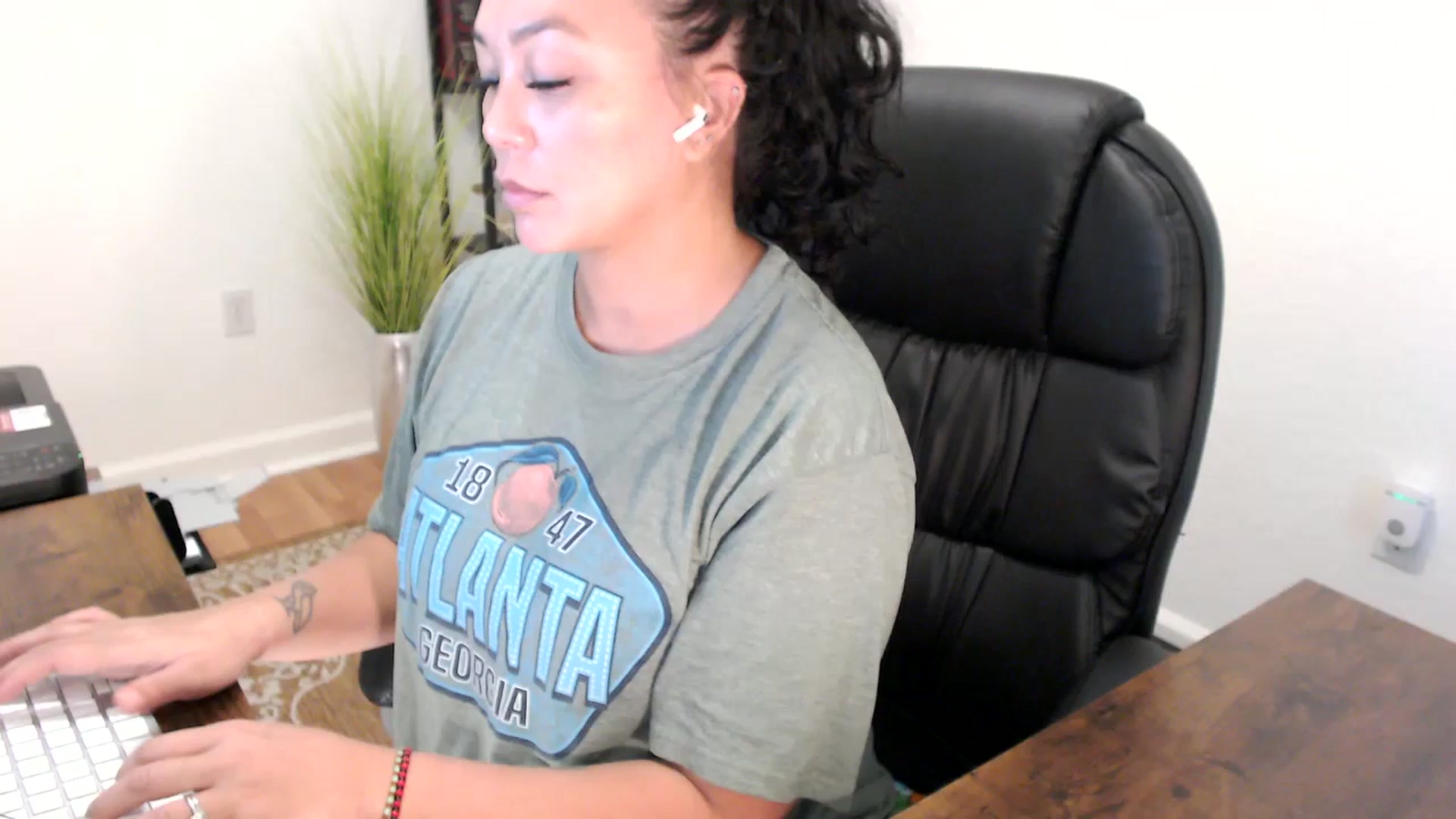 Gallery image thumbnail from MickaylaStar's myfreecams stream on, 08/18/2025, 16:38 image 10 of 20