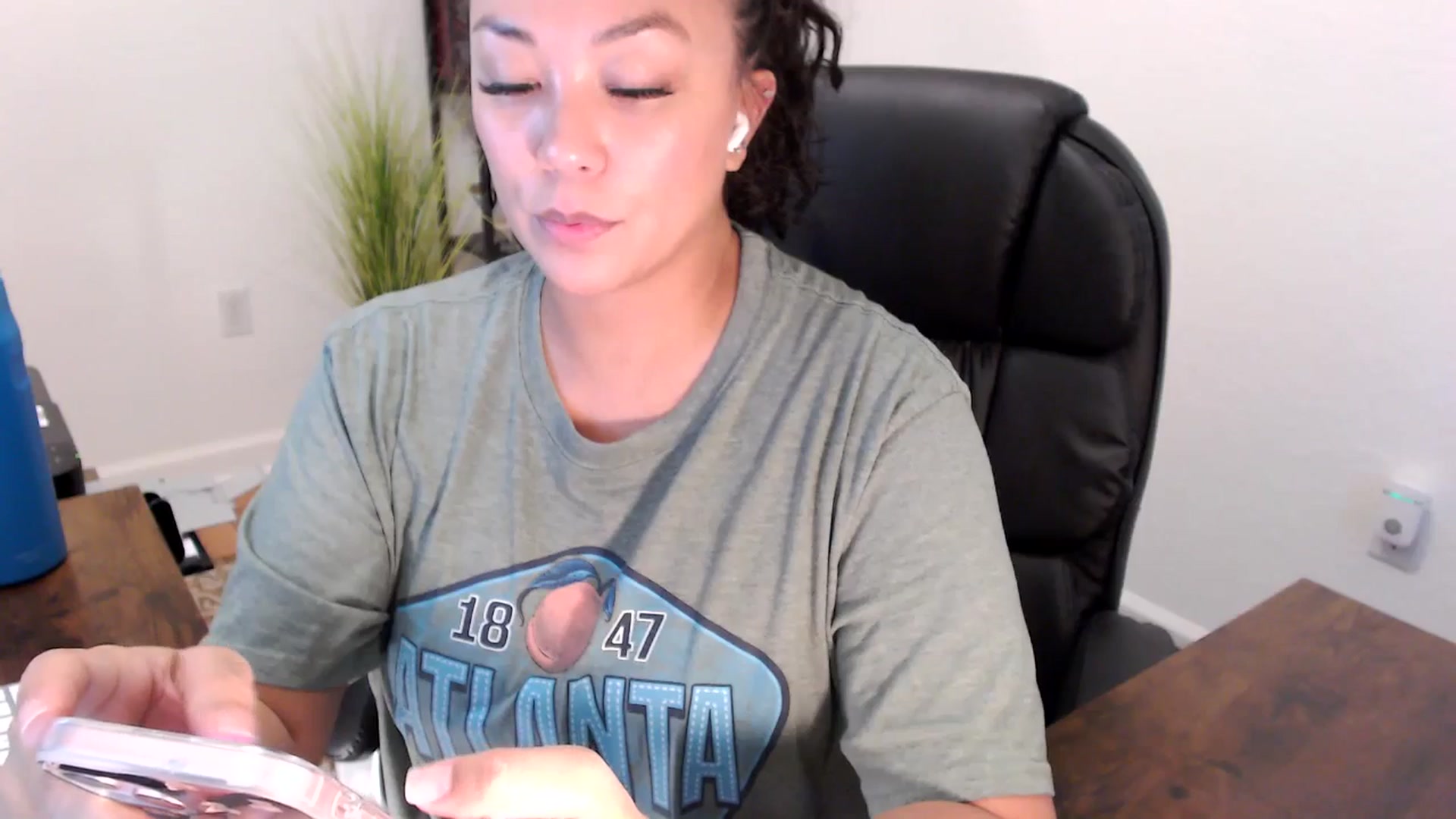 Gallery image thumbnail from MickaylaStar's myfreecams stream on, 08/18/2025, 16:58 image 6 of 20