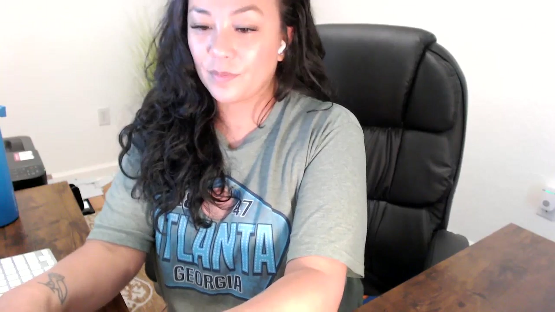Gallery image thumbnail from MickaylaStar's myfreecams stream on, 08/18/2025, 17:39 image 18 of 20