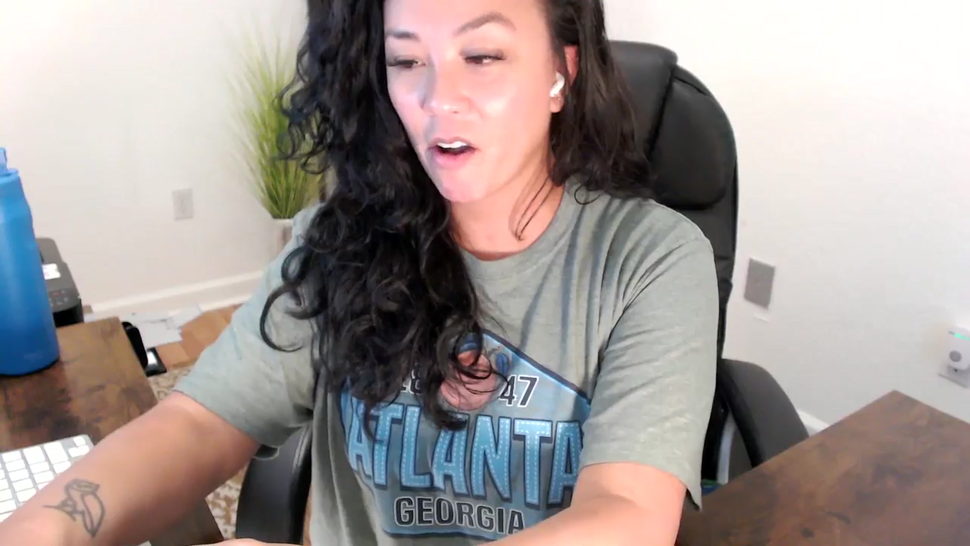 Gallery image thumbnail from MickaylaStar's myfreecams stream on, 08/18/2025, 17:39 image 7 of 20