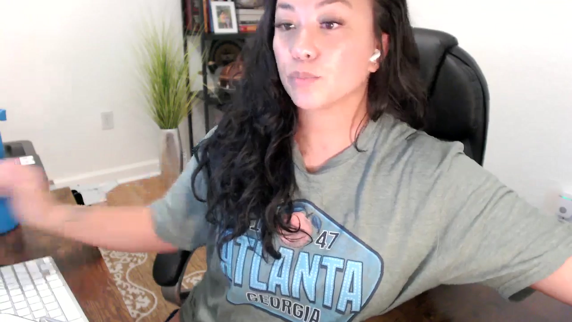 Gallery image thumbnail from MickaylaStar's myfreecams stream on, 08/18/2025, 17:39 image 16 of 20