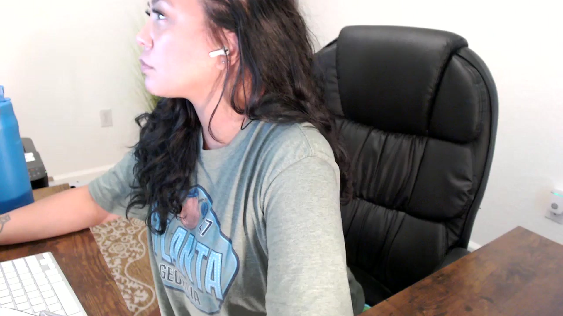 Gallery image thumbnail from MickaylaStar's myfreecams stream on, 08/18/2025, 17:39 image 6 of 20