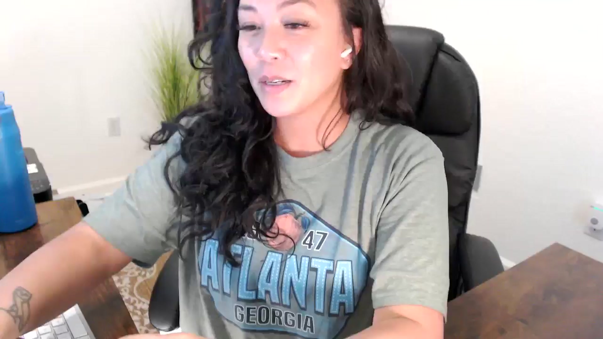 Gallery image thumbnail from MickaylaStar's myfreecams stream on, 08/18/2025, 17:39 image 3 of 20