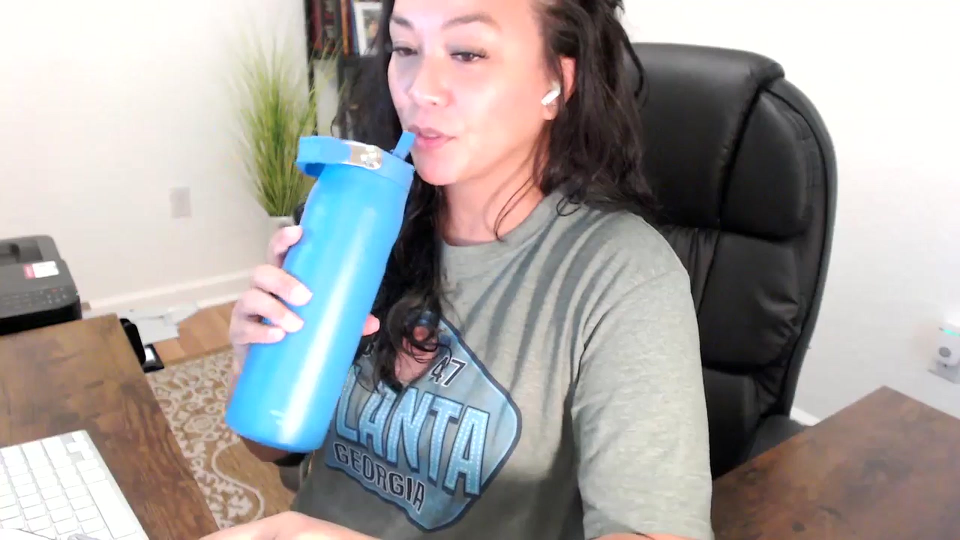 Gallery image thumbnail from MickaylaStar's myfreecams stream on, 08/18/2025, 17:39 image 14 of 20