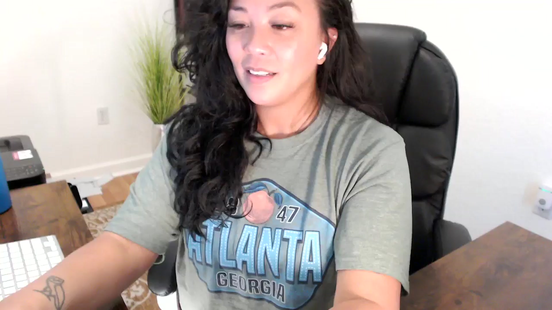 Gallery image thumbnail from MickaylaStar's myfreecams stream on, 08/18/2025, 18:33 image 20 of 20