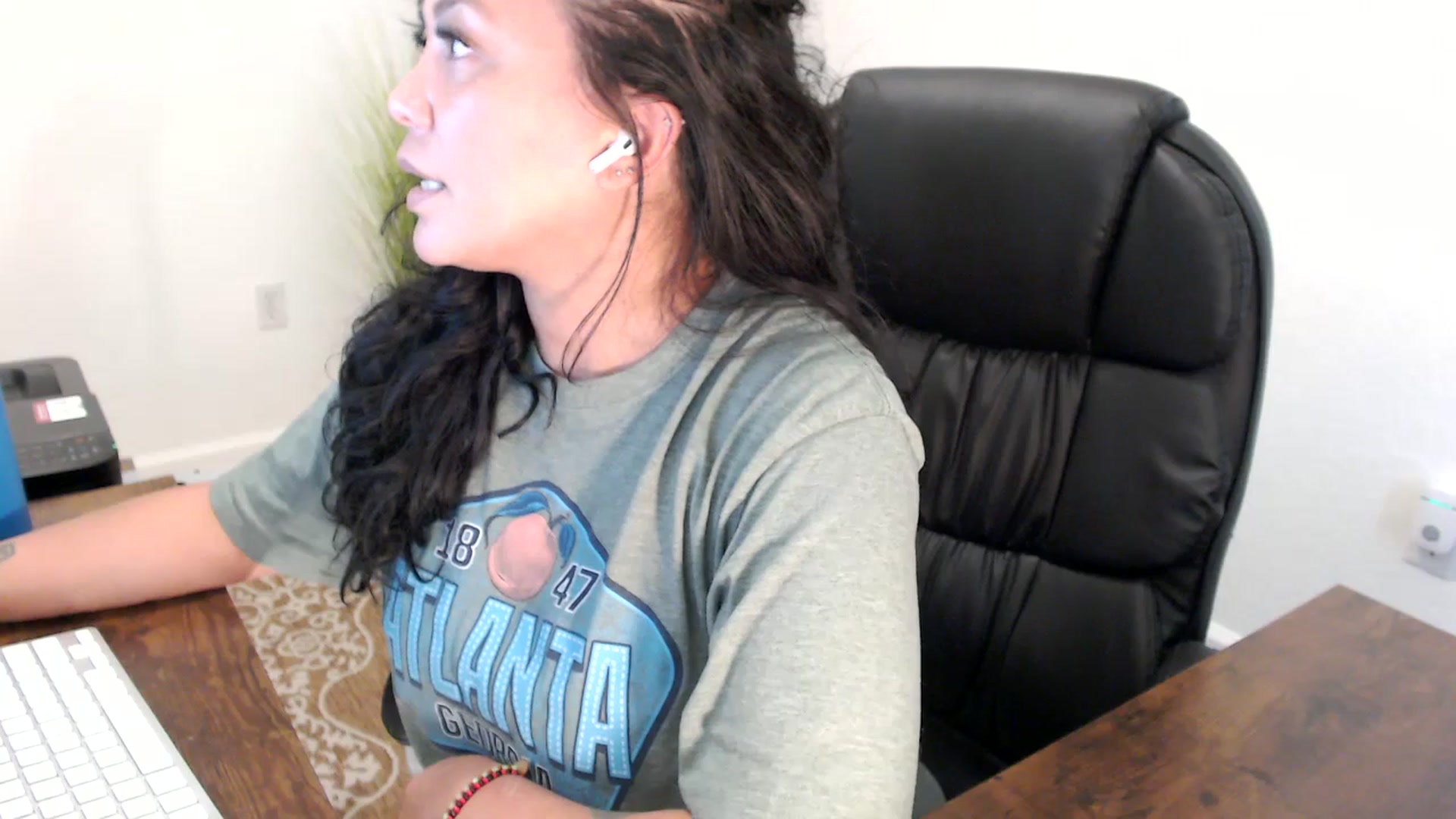 Gallery image thumbnail from MickaylaStar's myfreecams stream on, 08/18/2025, 18:33 image 14 of 20
