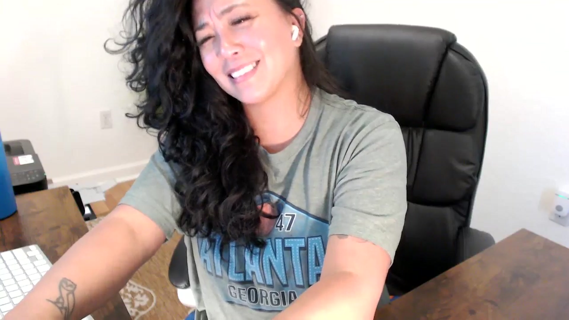 Gallery image thumbnail from MickaylaStar's myfreecams stream on, 08/18/2025, 18:33 image 7 of 20