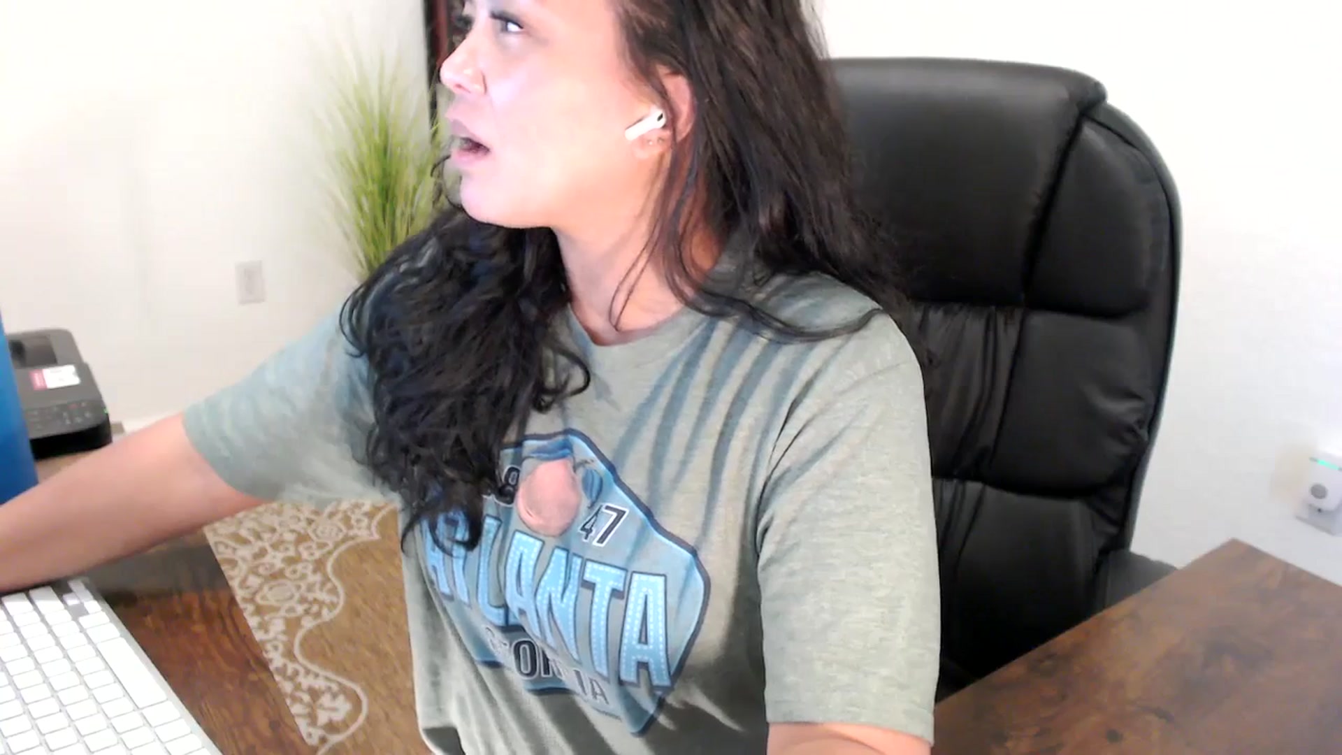 Gallery image thumbnail from MickaylaStar's myfreecams stream on, 08/18/2025, 18:33 image 6 of 20