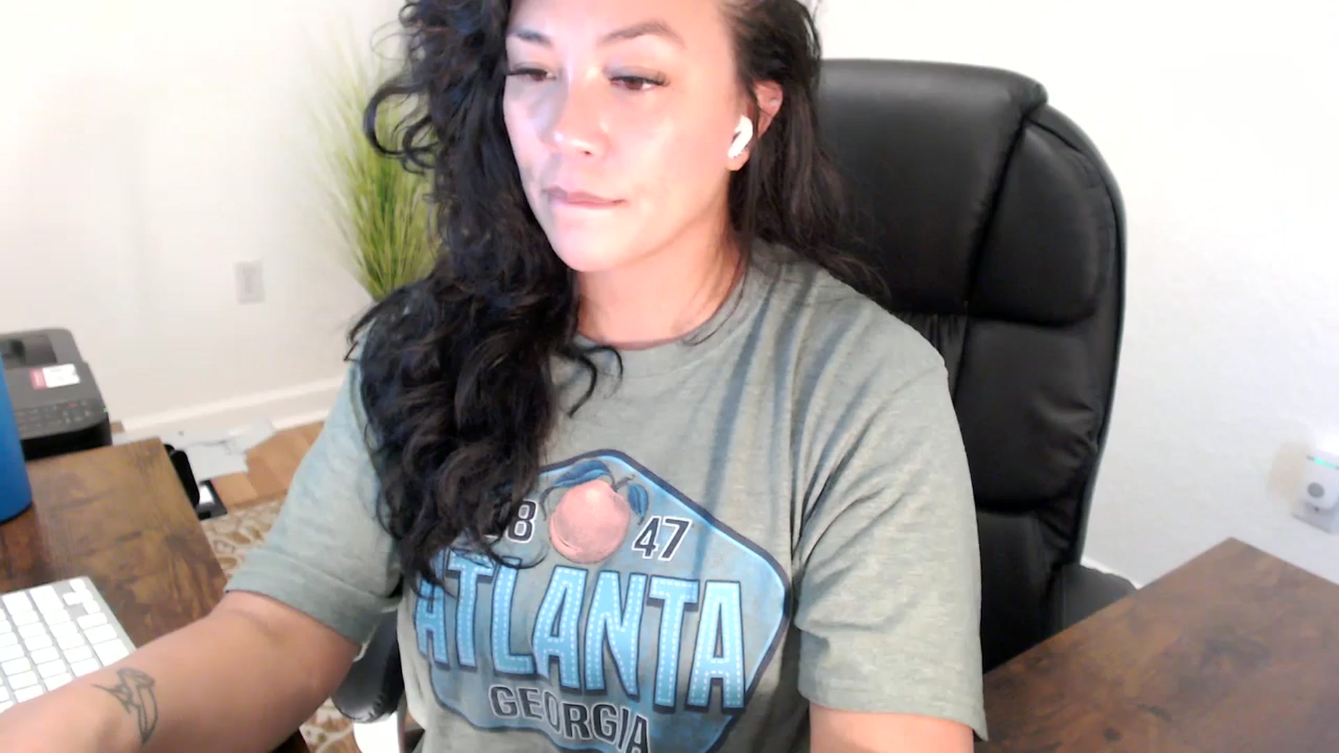 Gallery image thumbnail from MickaylaStar's myfreecams stream on, 08/18/2025, 18:33 image 16 of 20