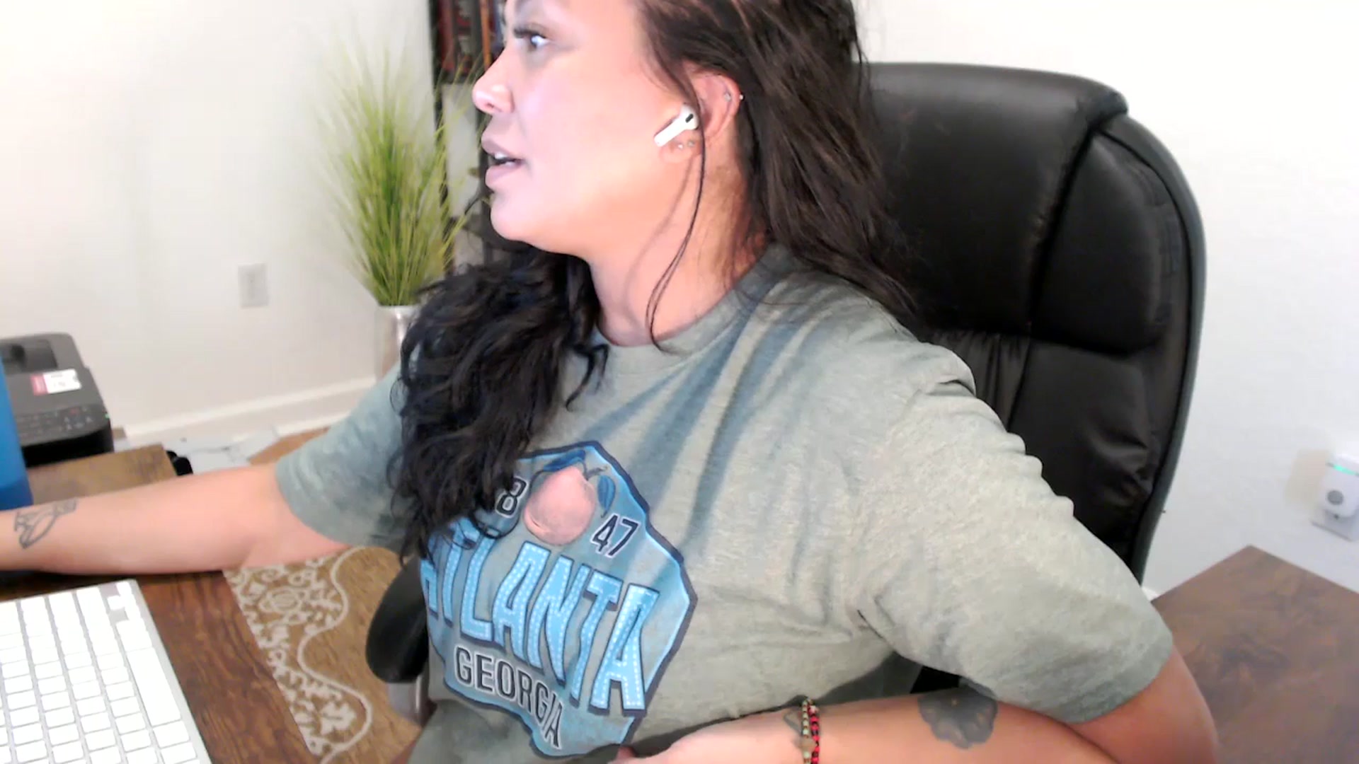 Gallery image thumbnail from MickaylaStar's myfreecams stream on, 08/18/2025, 18:33 image 17 of 20