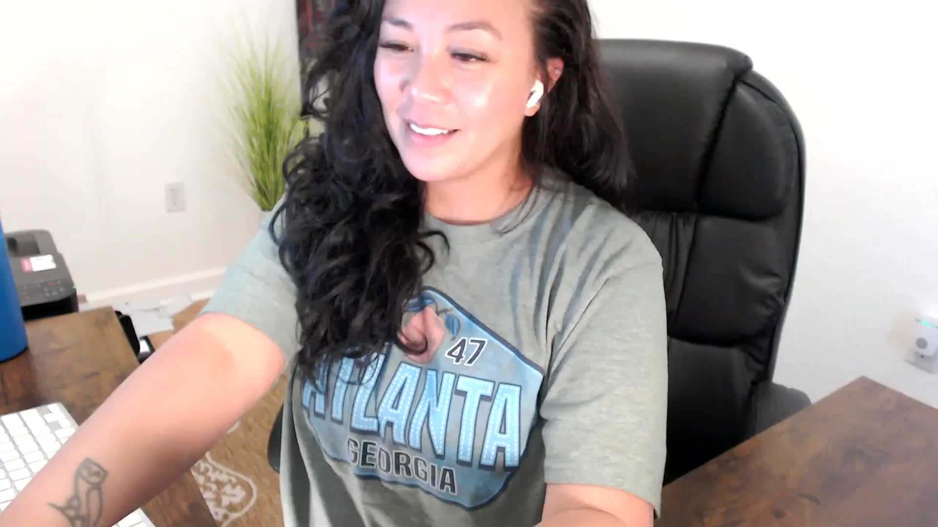 Gallery image thumbnail from MickaylaStar's myfreecams stream on, 08/18/2025, 18:33 image 10 of 20